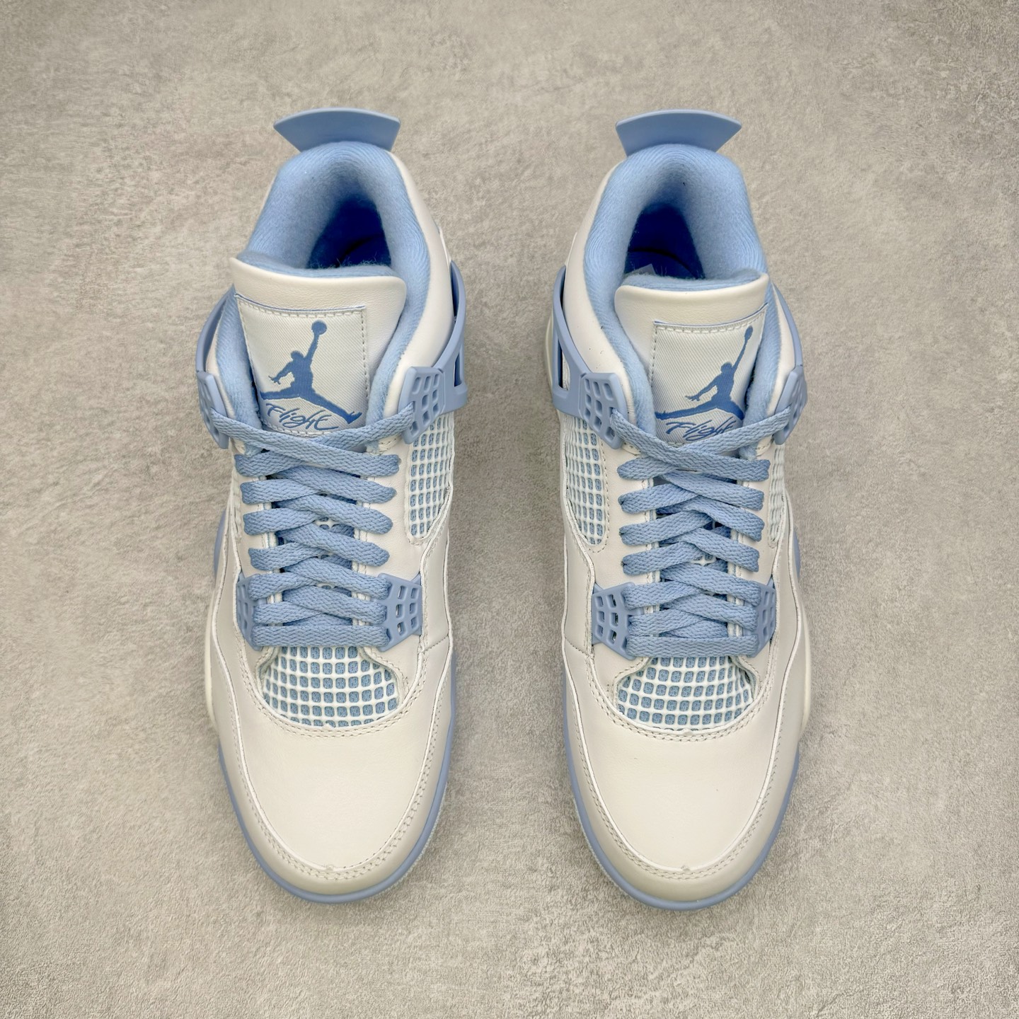 图片[2]-＃K版纯原 Air Jordan AJ4 母亲节 白冰蓝 HV0823-100 全新升级改良 原鞋原楦原纸板同源开发 完美呈现乔4的版型 内侧正确双色网格 还原细节 原厂皮料 正确气垫颜色 正确网格工艺 正确拉帮工艺 全鞋原装材料制作 原档案原模具打造 支持全方位与正品对比 尺码：36 36.5 37.5 38 38.5 39 40 40.5 41 42 42.5 43 44 44.5 45 46 47.5-选品中心