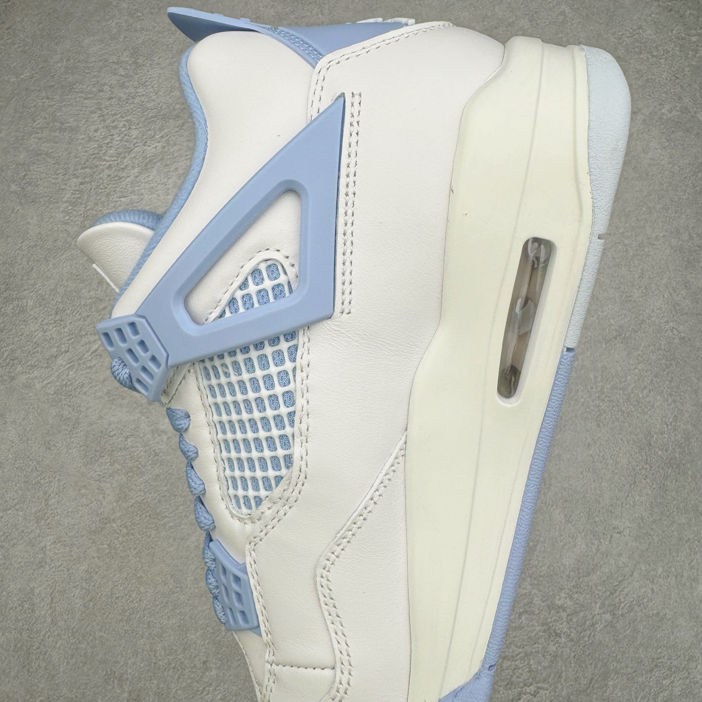 图片[7]-＃K版纯原 Air Jordan AJ4 母亲节 白冰蓝 HV0823-100 全新升级改良 原鞋原楦原纸板同源开发 完美呈现乔4的版型 内侧正确双色网格 还原细节 原厂皮料 正确气垫颜色 正确网格工艺 正确拉帮工艺 全鞋原装材料制作 原档案原模具打造 支持全方位与正品对比 尺码：36 36.5 37.5 38 38.5 39 40 40.5 41 42 42.5 43 44 44.5 45 46 47.5-选品中心