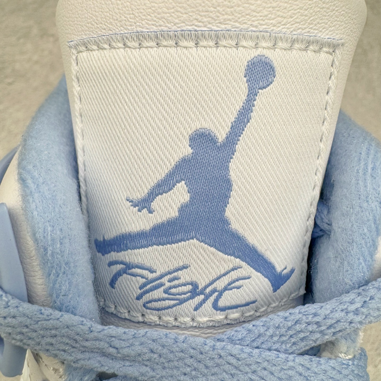 图片[14]-＃K版纯原 Air Jordan AJ4 母亲节 白冰蓝 HV0823-100 全新升级改良 原鞋原楦原纸板同源开发 完美呈现乔4的版型 内侧正确双色网格 还原细节 原厂皮料 正确气垫颜色 正确网格工艺 正确拉帮工艺 全鞋原装材料制作 原档案原模具打造 支持全方位与正品对比 尺码：36 36.5 37.5 38 38.5 39 40 40.5 41 42 42.5 43 44 44.5 45 46 47.5-选品中心