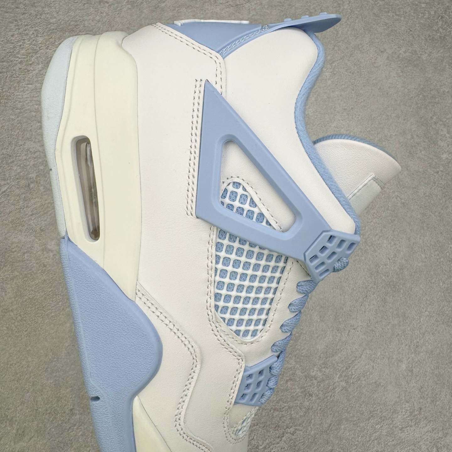 图片[6]-＃K版纯原 Air Jordan AJ4 母亲节 白冰蓝 HV0823-100 全新升级改良 原鞋原楦原纸板同源开发 完美呈现乔4的版型 内侧正确双色网格 还原细节 原厂皮料 正确气垫颜色 正确网格工艺 正确拉帮工艺 全鞋原装材料制作 原档案原模具打造 支持全方位与正品对比 尺码：36 36.5 37.5 38 38.5 39 40 40.5 41 42 42.5 43 44 44.5 45 46 47.5-选品中心