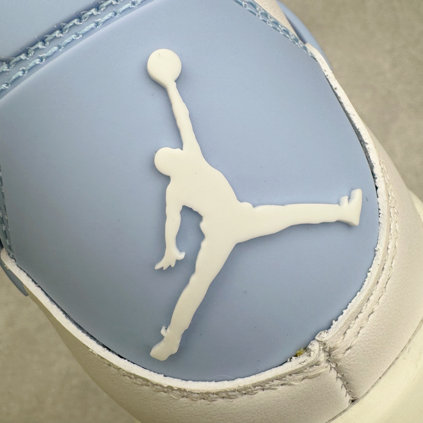 图片[13]-＃K版纯原 Air Jordan AJ4 母亲节 白冰蓝 HV0823-100 全新升级改良 原鞋原楦原纸板同源开发 完美呈现乔4的版型 内侧正确双色网格 还原细节 原厂皮料 正确气垫颜色 正确网格工艺 正确拉帮工艺 全鞋原装材料制作 原档案原模具打造 支持全方位与正品对比 尺码：36 36.5 37.5 38 38.5 39 40 40.5 41 42 42.5 43 44 44.5 45 46 47.5-选品中心