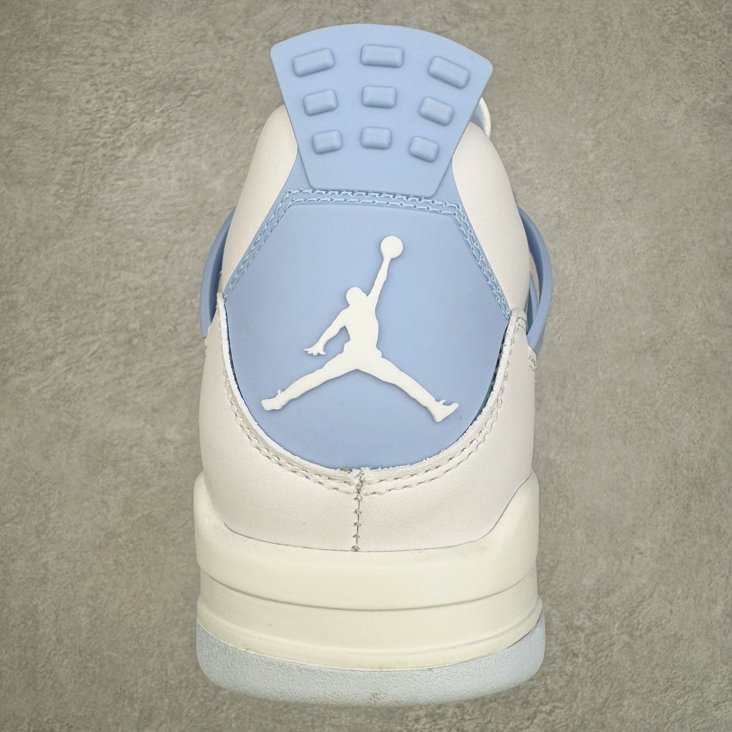图片[8]-＃K版纯原 Air Jordan AJ4 母亲节 白冰蓝 HV0823-100 全新升级改良 原鞋原楦原纸板同源开发 完美呈现乔4的版型 内侧正确双色网格 还原细节 原厂皮料 正确气垫颜色 正确网格工艺 正确拉帮工艺 全鞋原装材料制作 原档案原模具打造 支持全方位与正品对比 尺码：36 36.5 37.5 38 38.5 39 40 40.5 41 42 42.5 43 44 44.5 45 46 47.5-选品中心