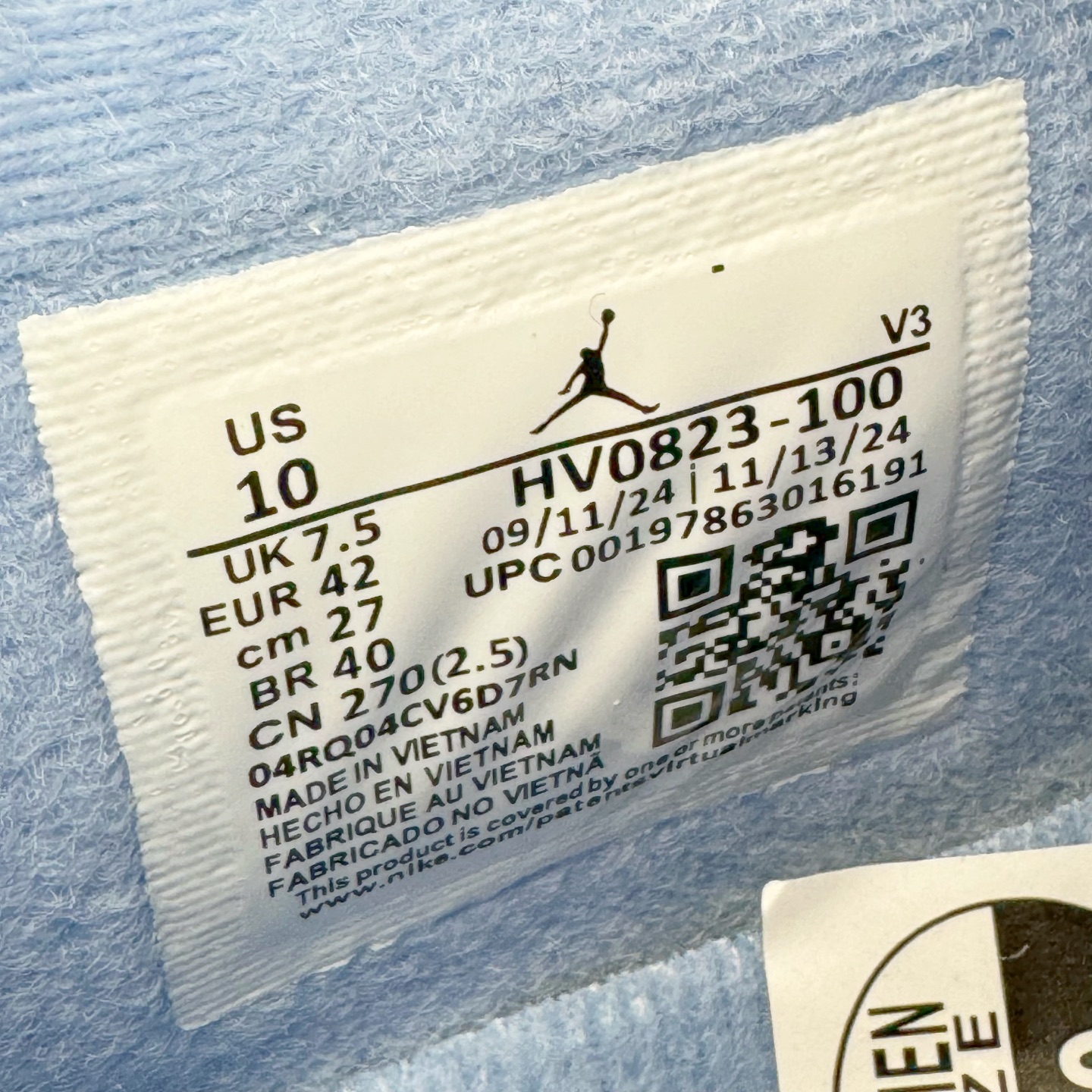 图片[11]-＃K版纯原 Air Jordan AJ4 母亲节 白冰蓝 HV0823-100 全新升级改良 原鞋原楦原纸板同源开发 完美呈现乔4的版型 内侧正确双色网格 还原细节 原厂皮料 正确气垫颜色 正确网格工艺 正确拉帮工艺 全鞋原装材料制作 原档案原模具打造 支持全方位与正品对比 尺码：36 36.5 37.5 38 38.5 39 40 40.5 41 42 42.5 43 44 44.5 45 46 47.5-选品中心