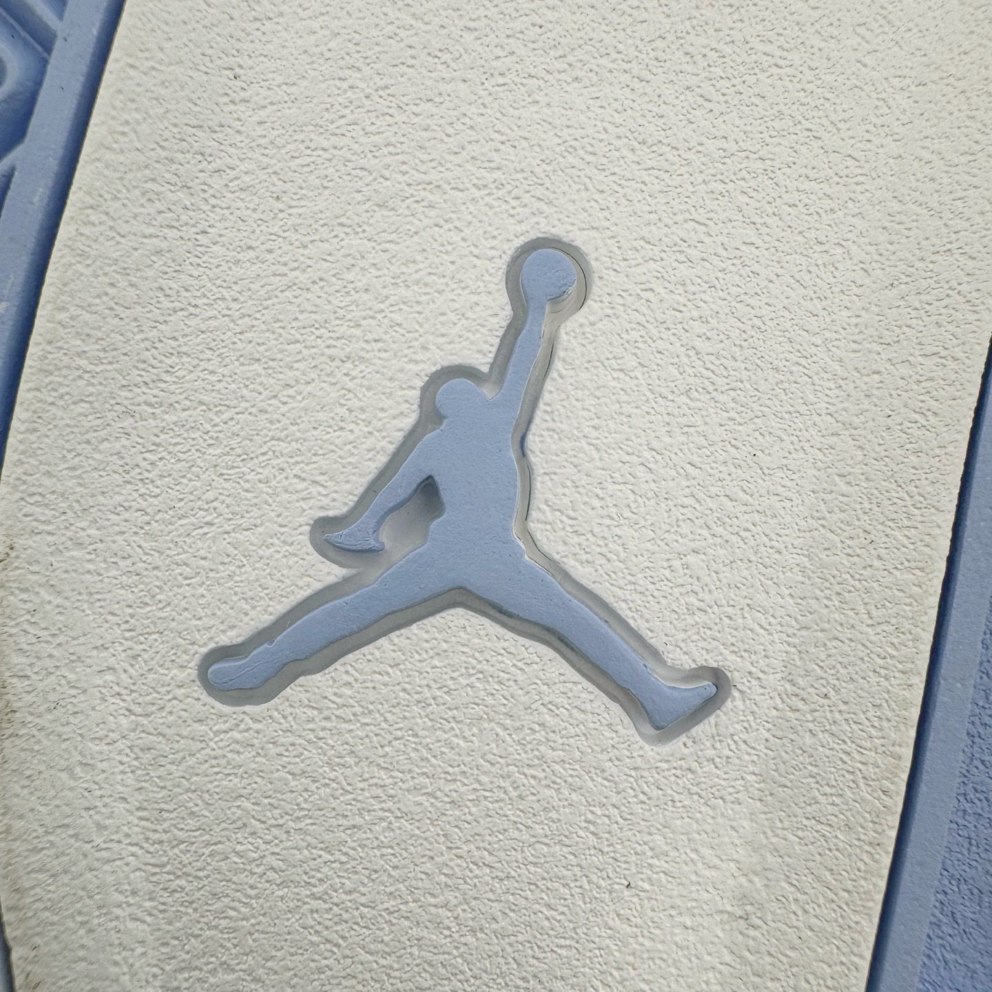 图片[21]-＃K版纯原 Air Jordan AJ4 母亲节 白冰蓝 HV0823-100 全新升级改良 原鞋原楦原纸板同源开发 完美呈现乔4的版型 内侧正确双色网格 还原细节 原厂皮料 正确气垫颜色 正确网格工艺 正确拉帮工艺 全鞋原装材料制作 原档案原模具打造 支持全方位与正品对比 尺码：36 36.5 37.5 38 38.5 39 40 40.5 41 42 42.5 43 44 44.5 45 46 47.5-选品中心