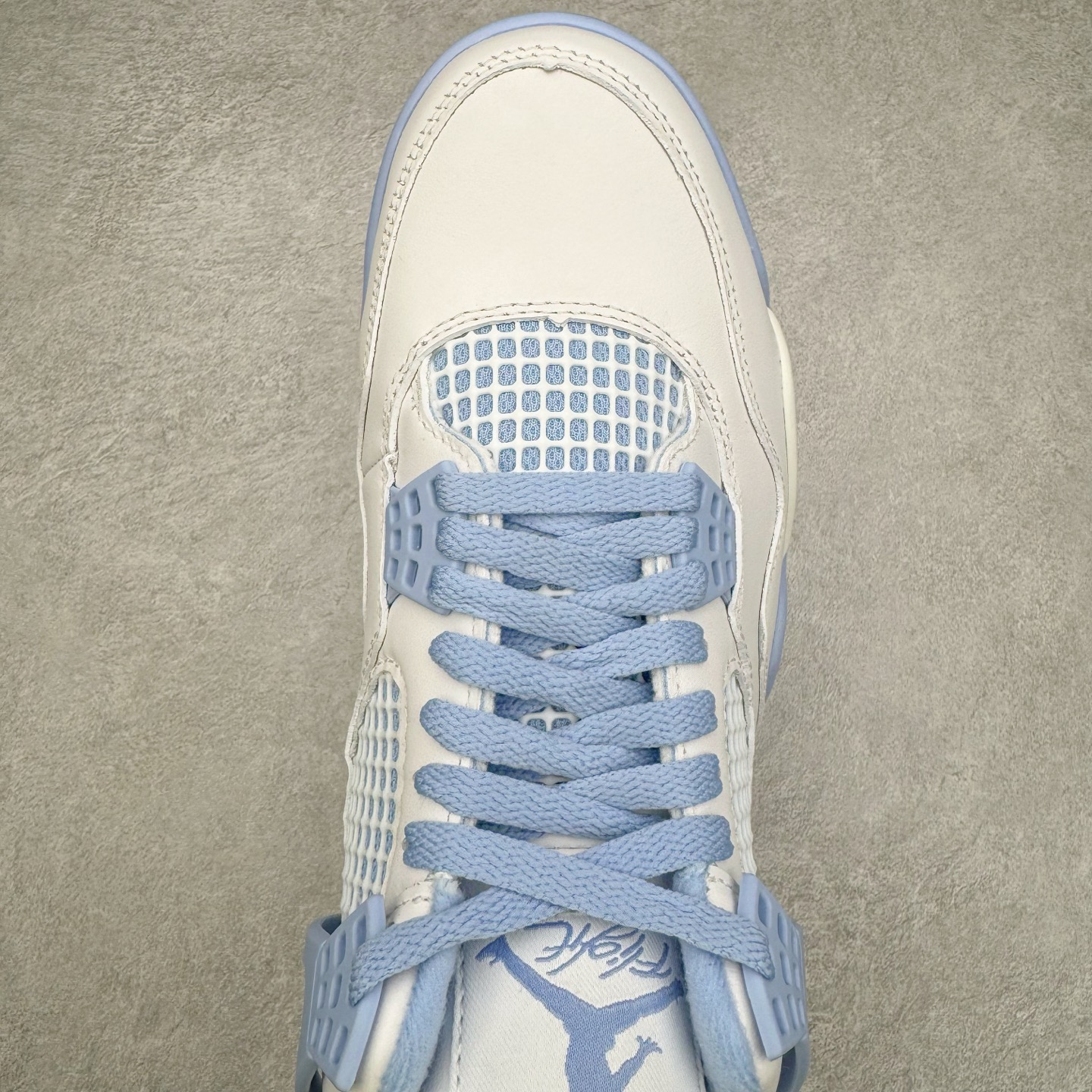 图片[4]-＃K版纯原 Air Jordan AJ4 母亲节 白冰蓝 HV0823-100 全新升级改良 原鞋原楦原纸板同源开发 完美呈现乔4的版型 内侧正确双色网格 还原细节 原厂皮料 正确气垫颜色 正确网格工艺 正确拉帮工艺 全鞋原装材料制作 原档案原模具打造 支持全方位与正品对比 尺码：36 36.5 37.5 38 38.5 39 40 40.5 41 42 42.5 43 44 44.5 45 46 47.5-选品中心