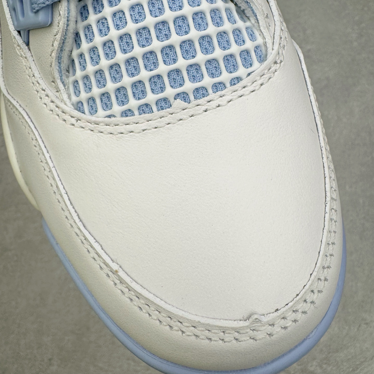 图片[15]-＃K版纯原 Air Jordan AJ4 母亲节 白冰蓝 HV0823-100 全新升级改良 原鞋原楦原纸板同源开发 完美呈现乔4的版型 内侧正确双色网格 还原细节 原厂皮料 正确气垫颜色 正确网格工艺 正确拉帮工艺 全鞋原装材料制作 原档案原模具打造 支持全方位与正品对比 尺码：36 36.5 37.5 38 38.5 39 40 40.5 41 42 42.5 43 44 44.5 45 46 47.5-选品中心