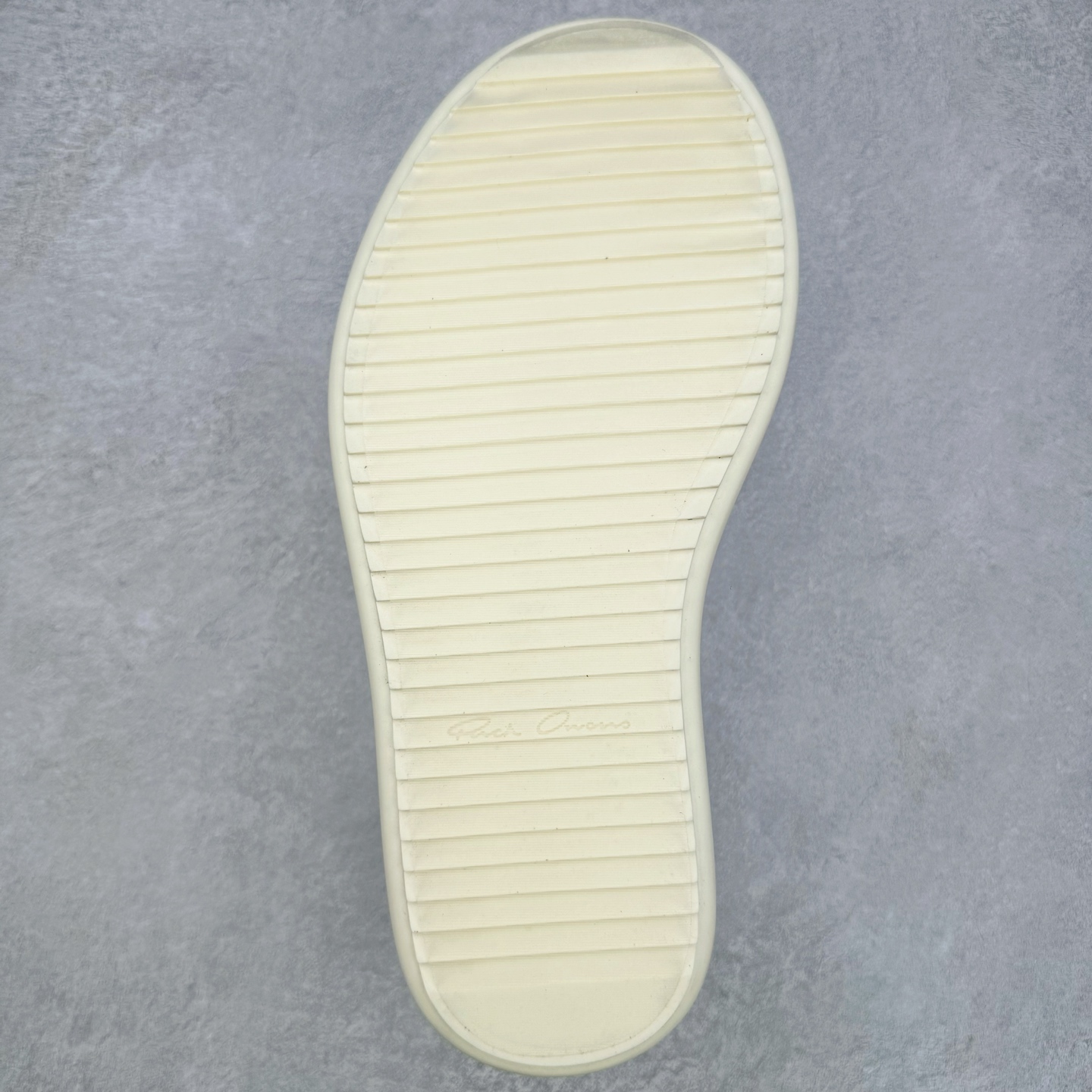 图片[9]-＃DG纯原 Rick Owens Drkshdw 瑞克·欧文斯低帮皮面时尚运动板鞋 厚底黑白 二级市场已经7K以上 平台客户随意卖四位数 RO广东原厂出品 纯原天花板 原版一比一复刻 冲正绝不翻车 还原度达到百分之98以上 原楦开发纸版版型 ZP拆解原版1：1复模裁片纸版 力求做到0错位 这样才能达到和zp一致的鞋型味道 采用进口cnc数控机床开发对版独家tpu奶香大底 区别于市场所有版本 zp同源全头层粒面小牛皮 达到和zp一致手感 原厂进口细纹布 万邦订购原厂高弹粉红色海绵 内里搭配软质细腻羊皮 TPU高密度大底 软硬度透光度高已经测试和原版一致 尺码：36 37 38 39 40 41 42 43 44 45 46-选品中心