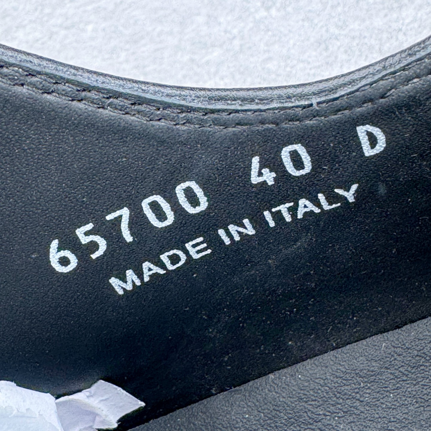 图片[12]-＃DG纯原 Rick Owens Drkshdw 瑞克·欧文斯低帮皮面时尚运动板鞋 厚底黑白 二级市场已经7K以上 平台客户随意卖四位数 RO广东原厂出品 纯原天花板 原版一比一复刻 冲正绝不翻车 还原度达到百分之98以上 原楦开发纸版版型 ZP拆解原版1：1复模裁片纸版 力求做到0错位 这样才能达到和zp一致的鞋型味道 采用进口cnc数控机床开发对版独家tpu奶香大底 区别于市场所有版本 zp同源全头层粒面小牛皮 达到和zp一致手感 原厂进口细纹布 万邦订购原厂高弹粉红色海绵 内里搭配软质细腻羊皮 TPU高密度大底 软硬度透光度高已经测试和原版一致 尺码：36 37 38 39 40 41 42 43 44 45 46-选品中心