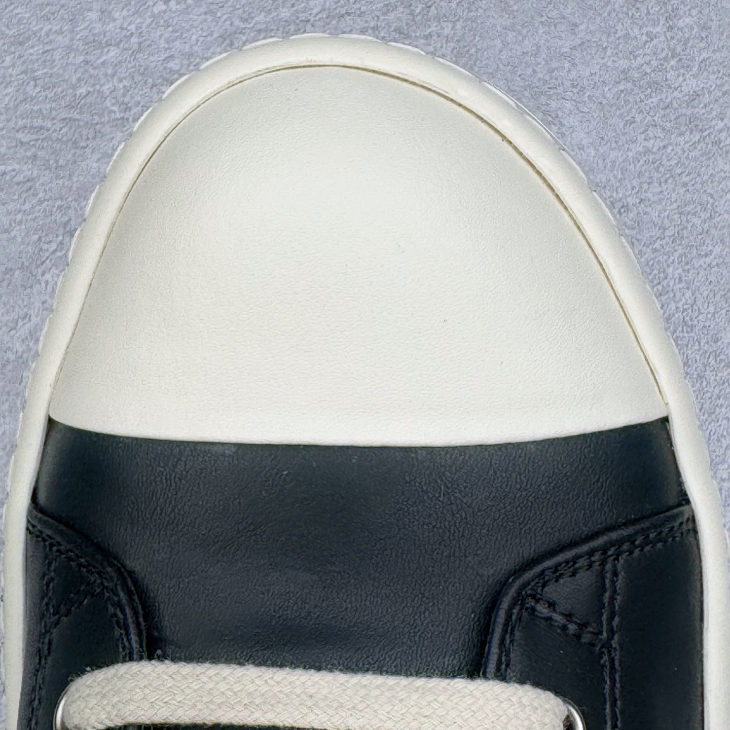 图片[16]-＃DG纯原 Rick Owens Drkshdw 瑞克·欧文斯低帮皮面时尚运动板鞋 厚底黑白 二级市场已经7K以上 平台客户随意卖四位数 RO广东原厂出品 纯原天花板 原版一比一复刻 冲正绝不翻车 还原度达到百分之98以上 原楦开发纸版版型 ZP拆解原版1：1复模裁片纸版 力求做到0错位 这样才能达到和zp一致的鞋型味道 采用进口cnc数控机床开发对版独家tpu奶香大底 区别于市场所有版本 zp同源全头层粒面小牛皮 达到和zp一致手感 原厂进口细纹布 万邦订购原厂高弹粉红色海绵 内里搭配软质细腻羊皮 TPU高密度大底 软硬度透光度高已经测试和原版一致 尺码：36 37 38 39 40 41 42 43 44 45 46-选品中心