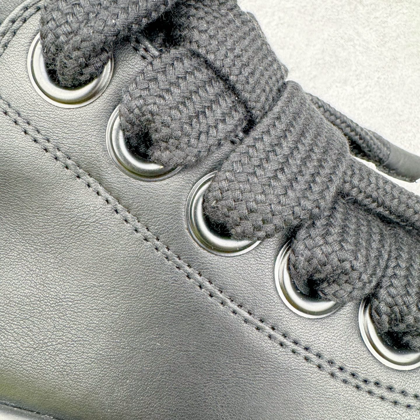 图片[21]-＃DG纯原 Rick Owens Drkshdw 瑞克·欧文斯低帮皮面时尚运动板鞋 全黑 二级市场已经7K以上 平台客户随意卖四位数 RO广东原厂出品 纯原天花板 原版一比一复刻 冲正绝不翻车 还原度达到百分之98以上 原楦开发纸版版型 ZP拆解原版1：1复模裁片纸版 力求做到0错位 这样才能达到和zp一致的鞋型味道 采用进口cnc数控机床开发对版独家tpu奶香大底 区别于市场所有版本 zp同源全头层粒面小牛皮 达到和zp一致手感 原厂进口细纹布 万邦订购原厂高弹粉红色海绵 内里搭配软质细腻羊皮 TPU高密度大底 软硬度透光度高已经测试和原版一致 尺码：36 37 38 39 40 41 42 43 44 45 46-选品中心