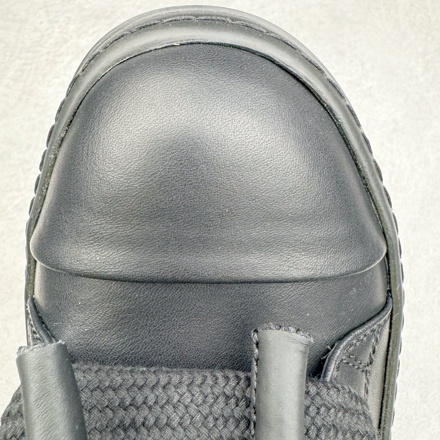 图片[19]-＃DG纯原 Rick Owens Drkshdw 瑞克·欧文斯低帮皮面时尚运动板鞋 全黑 二级市场已经7K以上 平台客户随意卖四位数 RO广东原厂出品 纯原天花板 原版一比一复刻 冲正绝不翻车 还原度达到百分之98以上 原楦开发纸版版型 ZP拆解原版1：1复模裁片纸版 力求做到0错位 这样才能达到和zp一致的鞋型味道 采用进口cnc数控机床开发对版独家tpu奶香大底 区别于市场所有版本 zp同源全头层粒面小牛皮 达到和zp一致手感 原厂进口细纹布 万邦订购原厂高弹粉红色海绵 内里搭配软质细腻羊皮 TPU高密度大底 软硬度透光度高已经测试和原版一致 尺码：36 37 38 39 40 41 42 43 44 45 46-选品中心