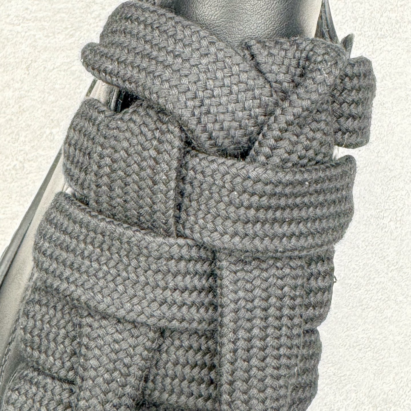 图片[15]-＃DG纯原 Rick Owens Drkshdw 瑞克·欧文斯低帮皮面时尚运动板鞋 全黑 二级市场已经7K以上 平台客户随意卖四位数 RO广东原厂出品 纯原天花板 原版一比一复刻 冲正绝不翻车 还原度达到百分之98以上 原楦开发纸版版型 ZP拆解原版1：1复模裁片纸版 力求做到0错位 这样才能达到和zp一致的鞋型味道 采用进口cnc数控机床开发对版独家tpu奶香大底 区别于市场所有版本 zp同源全头层粒面小牛皮 达到和zp一致手感 原厂进口细纹布 万邦订购原厂高弹粉红色海绵 内里搭配软质细腻羊皮 TPU高密度大底 软硬度透光度高已经测试和原版一致 尺码：36 37 38 39 40 41 42 43 44 45 46-选品中心