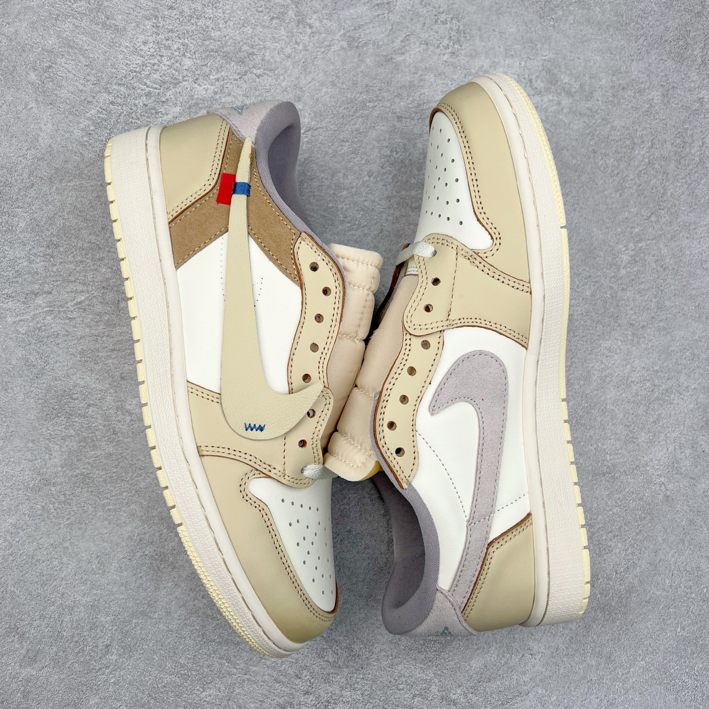 图片[3]-＃G7 Travis Scott x Air Jordan AJ1 Low OG TS联名倒钩低帮 头层皮料加持 DT同源全套原纸板楦头开发 确保原汁原味 完美呈现倒钩版型 原档案转印油墨一体 一码一磨具拒绝假半码 此版本只针对中端市场 皮料材质有所更替 其他数据细节工艺流程均保持一致 绝不口嗨 原盒原配 外盒透明胶套 内侧字体 工整带凹凸感 原厂拉帮工艺 针距密度一致 后跟弧度收口自然不对折 极致一眼正品既视感 进口玻璃冲刀皮料裁剪零毛边 承诺百分百一致原鞋 全鞋电脑针车工艺 进口港宝加持 后跟自然饱满 全鞋荧光划线卡点 追求极致完美 每一双都是工艺品 多重QC质检 超越公司货的品控标准 尺码：36 36.5 37.5 38 38.5 39 40 40.5 41 42 42.5 43 44 44.5 45 46 47.5-选品中心