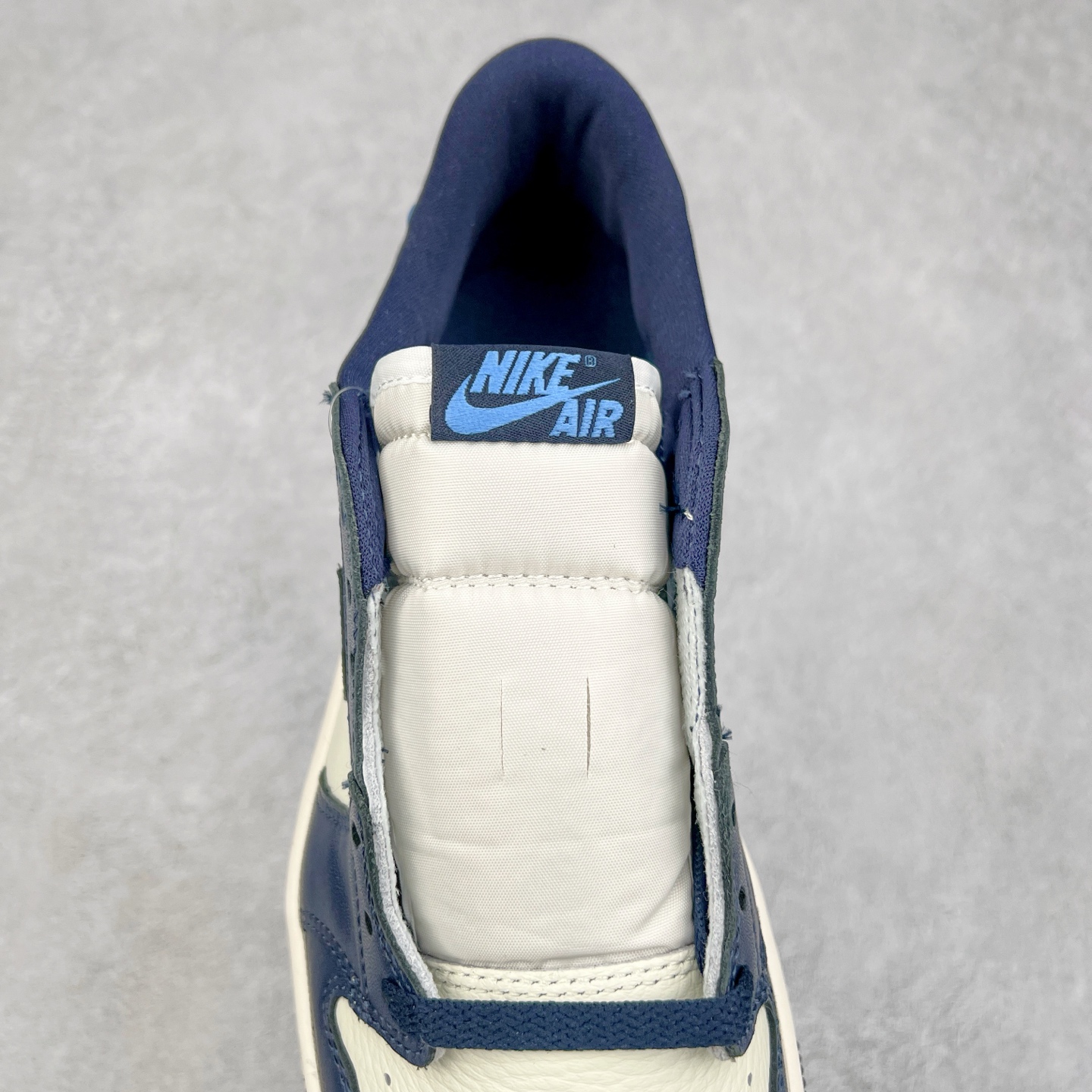 图片[5]-＃G7 Travis Scott x Air Jordan AJ1 Low OG TS联名倒钩低帮 头层皮料加持 DT同源全套原纸板楦头开发 确保原汁原味 完美呈现倒钩版型 原档案转印油墨一体 一码一磨具拒绝假半码 此版本只针对中端市场 皮料材质有所更替 其他数据细节工艺流程均保持一致 绝不口嗨 原盒原配 外盒透明胶套 内侧字体 工整带凹凸感 原厂拉帮工艺 针距密度一致 后跟弧度收口自然不对折 极致一眼正品既视感 进口玻璃冲刀皮料裁剪零毛边 承诺百分百一致原鞋 全鞋电脑针车工艺 进口港宝加持 后跟自然饱满 全鞋荧光划线卡点 追求极致完美 每一双都是工艺品 多重QC质检 超越公司货的品控标准 尺码：36 36.5 37.5 38 38.5 39 40 40.5 41 42 42.5 43 44 44.5 45 46 47.5-选品中心