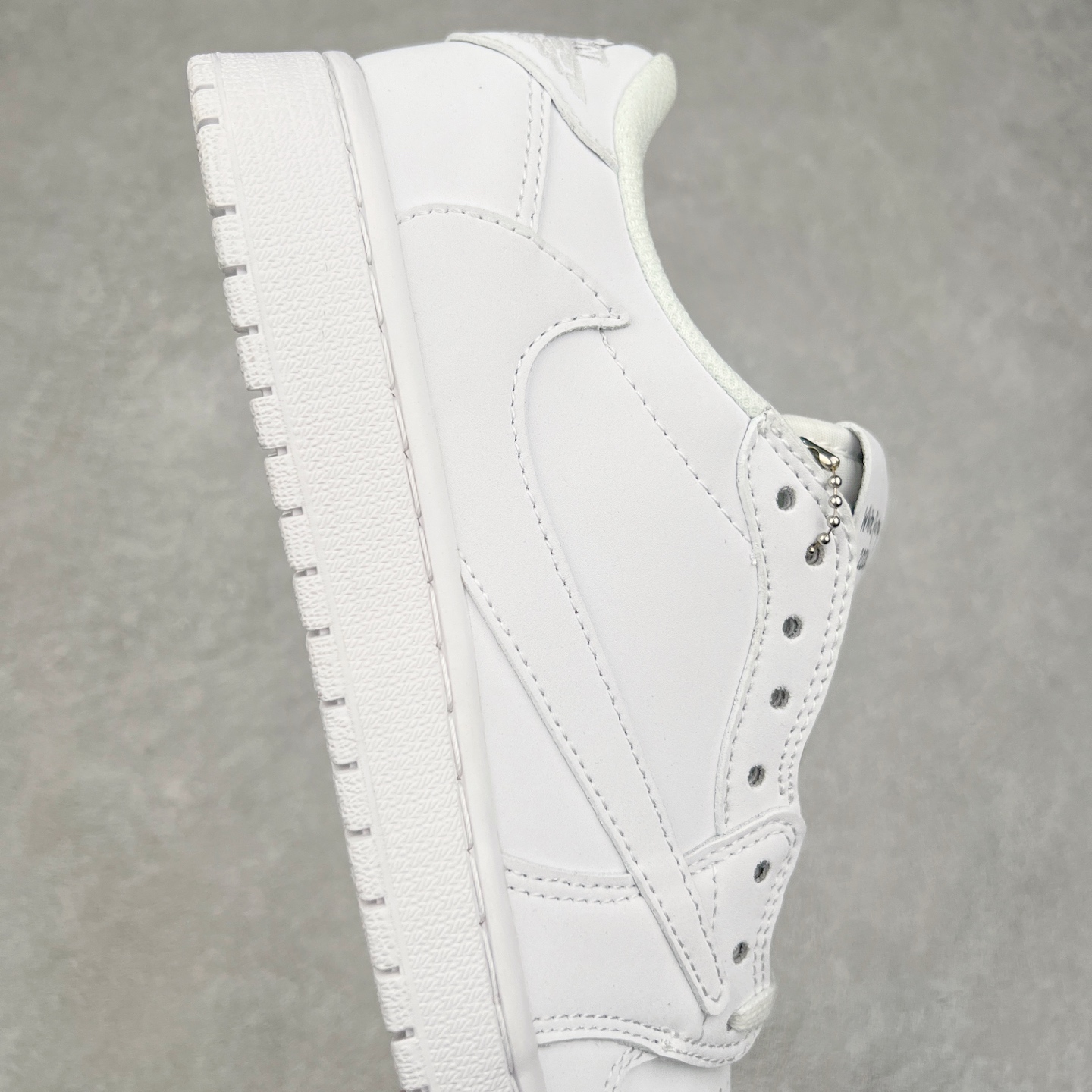 图片[6]-＃G7 Travis Scott x Air Jordan AJ1 Low OG TS联名倒钩低帮 头层皮料加持 DT同源全套原纸板楦头开发 确保原汁原味 完美呈现倒钩版型 原档案转印油墨一体 一码一磨具拒绝假半码 此版本只针对中端市场 皮料材质有所更替 其他数据细节工艺流程均保持一致 绝不口嗨 原盒原配 外盒透明胶套 内侧字体 工整带凹凸感 原厂拉帮工艺 针距密度一致 后跟弧度收口自然不对折 极致一眼正品既视感 进口玻璃冲刀皮料裁剪零毛边 承诺百分百一致原鞋 全鞋电脑针车工艺 进口港宝加持 后跟自然饱满 全鞋荧光划线卡点 追求极致完美 每一双都是工艺品 多重QC质检 超越公司货的品控标准 尺码：36 36.5 37.5 38 38.5 39 40 40.5 41 42 42.5 43 44 44.5 45 46 47.5-选品中心