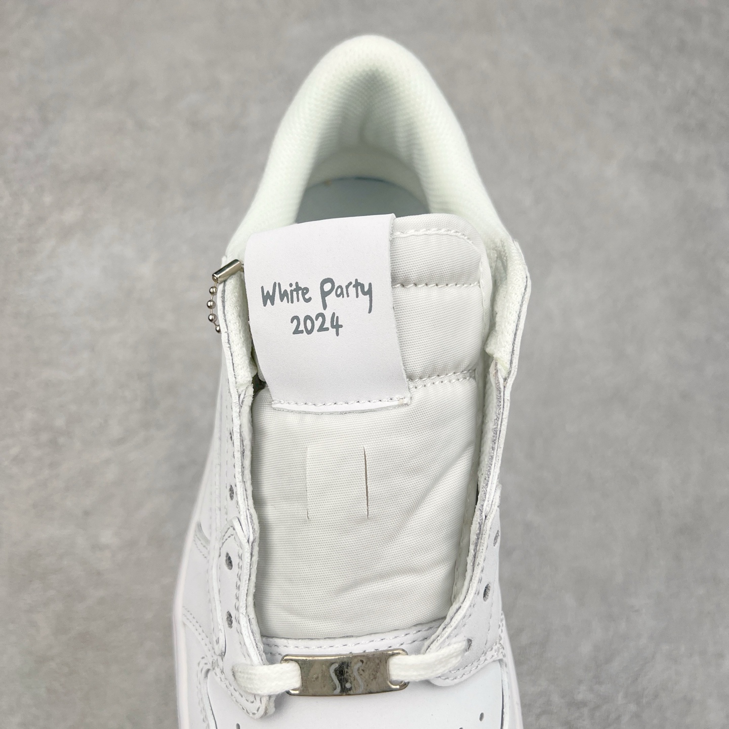 图片[5]-＃G7 Travis Scott x Air Jordan AJ1 Low OG TS联名倒钩低帮 头层皮料加持 DT同源全套原纸板楦头开发 确保原汁原味 完美呈现倒钩版型 原档案转印油墨一体 一码一磨具拒绝假半码 此版本只针对中端市场 皮料材质有所更替 其他数据细节工艺流程均保持一致 绝不口嗨 原盒原配 外盒透明胶套 内侧字体 工整带凹凸感 原厂拉帮工艺 针距密度一致 后跟弧度收口自然不对折 极致一眼正品既视感 进口玻璃冲刀皮料裁剪零毛边 承诺百分百一致原鞋 全鞋电脑针车工艺 进口港宝加持 后跟自然饱满 全鞋荧光划线卡点 追求极致完美 每一双都是工艺品 多重QC质检 超越公司货的品控标准 尺码：36 36.5 37.5 38 38.5 39 40 40.5 41 42 42.5 43 44 44.5 45 46 47.5-选品中心