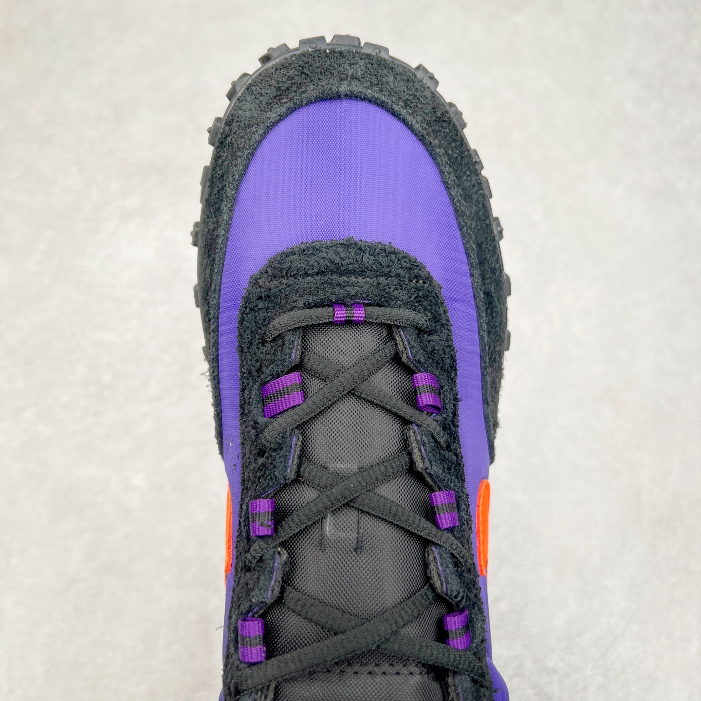 图片[4]-NK Air Max Waffle SP 复古气垫运动鞋 FV6946-500 Air Max Waffle 带来了新的变化，这款鞋融合了 Air Max Plus 与 Waffle Trainer 这两款鞋的经典元素，打造出根植于传统的大胆创新设计。它采纳了 Air Max Plus 的中底构造与 Tuned Air 缓震系统，可提供无与伦比的舒适感受。与此同时，还将 70 年代 Waffle Trainer 的轻质鞋面与标志性的华夫格外底设计融入其中。搭载了 Nike 标志性的可见 Air Max 气垫单元，提供卓越的缓震效果，而其华夫格图案的外底则确保了出色的抓地力。实拍调校N版已经零色差零失真 百分百还原实物色彩所见即所得 不存在货不对板色差等低级问题 选购参考实物拍摄 不混卖不参货 只用心做好货严格选品 承诺混一赔十 尺码：36 36.5 37.5 38 38.5 39 40 40.5 41 42 42.5 43 44 44.5 45-选品中心