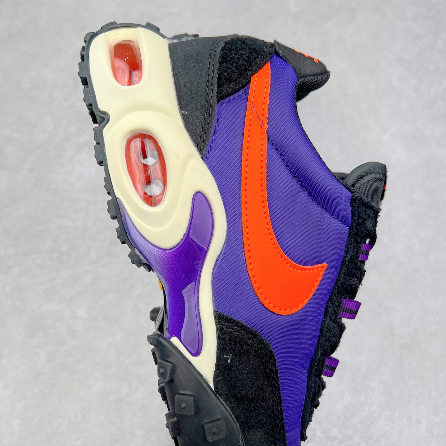 图片[6]-NK Air Max Waffle SP 复古气垫运动鞋 FV6946-500 Air Max Waffle 带来了新的变化，这款鞋融合了 Air Max Plus 与 Waffle Trainer 这两款鞋的经典元素，打造出根植于传统的大胆创新设计。它采纳了 Air Max Plus 的中底构造与 Tuned Air 缓震系统，可提供无与伦比的舒适感受。与此同时，还将 70 年代 Waffle Trainer 的轻质鞋面与标志性的华夫格外底设计融入其中。搭载了 Nike 标志性的可见 Air Max 气垫单元，提供卓越的缓震效果，而其华夫格图案的外底则确保了出色的抓地力。实拍调校N版已经零色差零失真 百分百还原实物色彩所见即所得 不存在货不对板色差等低级问题 选购参考实物拍摄 不混卖不参货 只用心做好货严格选品 承诺混一赔十 尺码：36 36.5 37.5 38 38.5 39 40 40.5 41 42 42.5 43 44 44.5 45-选品中心