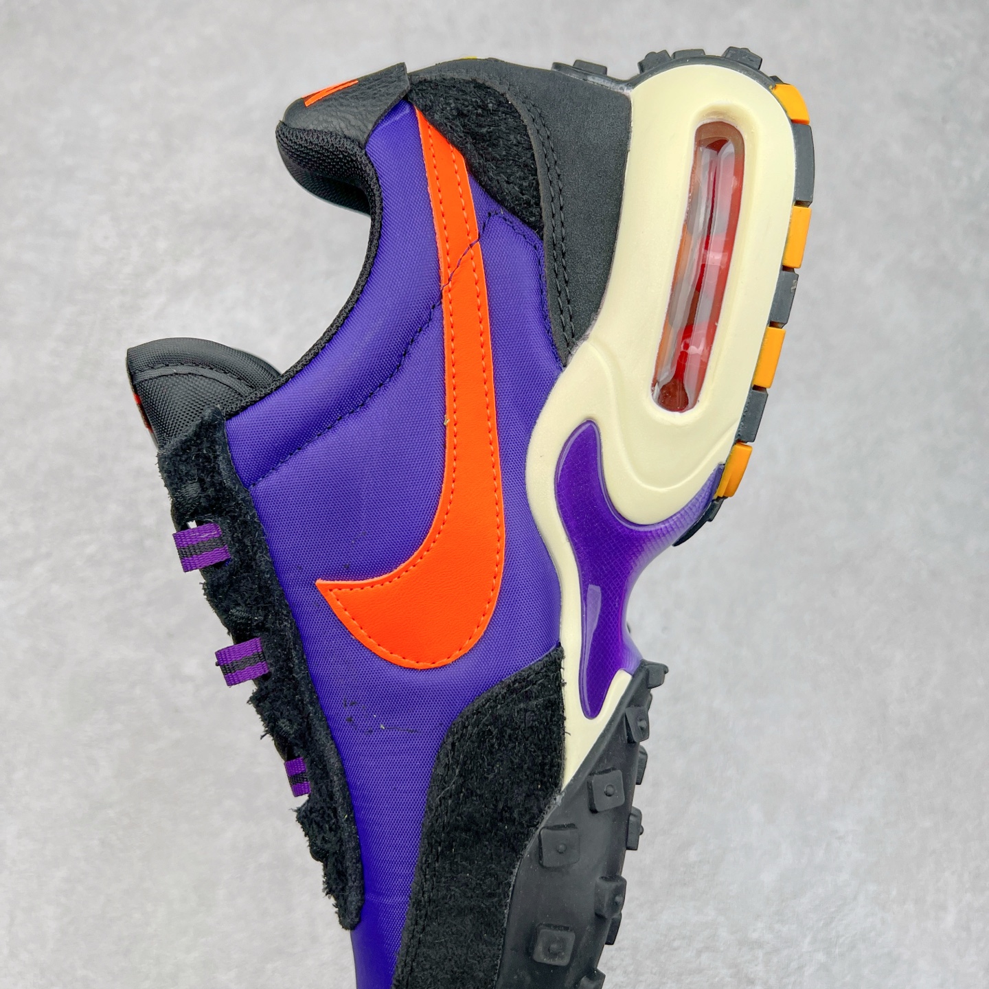 图片[7]-NK Air Max Waffle SP 复古气垫运动鞋 FV6946-500 Air Max Waffle 带来了新的变化，这款鞋融合了 Air Max Plus 与 Waffle Trainer 这两款鞋的经典元素，打造出根植于传统的大胆创新设计。它采纳了 Air Max Plus 的中底构造与 Tuned Air 缓震系统，可提供无与伦比的舒适感受。与此同时，还将 70 年代 Waffle Trainer 的轻质鞋面与标志性的华夫格外底设计融入其中。搭载了 Nike 标志性的可见 Air Max 气垫单元，提供卓越的缓震效果，而其华夫格图案的外底则确保了出色的抓地力。实拍调校N版已经零色差零失真 百分百还原实物色彩所见即所得 不存在货不对板色差等低级问题 选购参考实物拍摄 不混卖不参货 只用心做好货严格选品 承诺混一赔十 尺码：36 36.5 37.5 38 38.5 39 40 40.5 41 42 42.5 43 44 44.5 45-选品中心