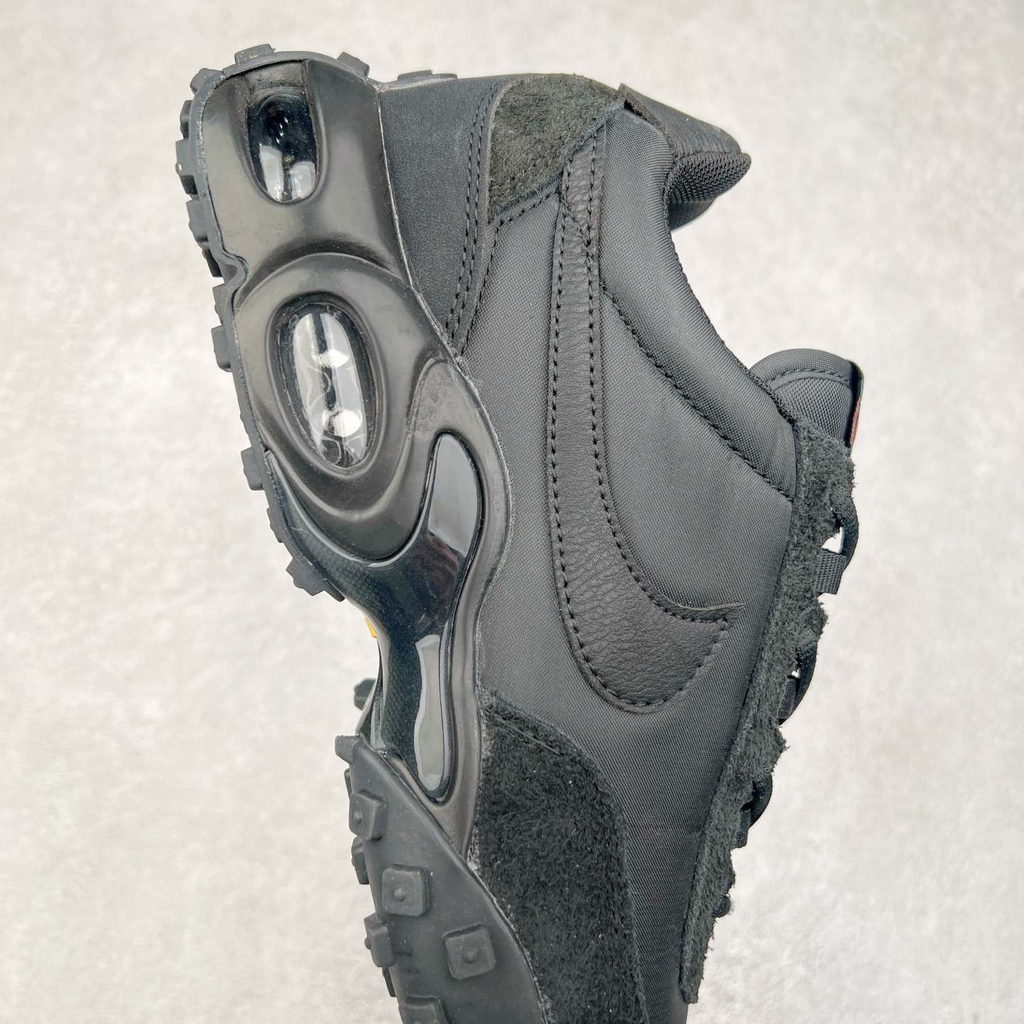 图片[6]-NK Air Max Waffle SP 复古气垫运动鞋 FV6946-001 Air Max Waffle 带来了新的变化，这款鞋融合了 Air Max Plus 与 Waffle Trainer 这两款鞋的经典元素，打造出根植于传统的大胆创新设计。它采纳了 Air Max Plus 的中底构造与 Tuned Air 缓震系统，可提供无与伦比的舒适感受。与此同时，还将 70 年代 Waffle Trainer 的轻质鞋面与标志性的华夫格外底设计融入其中。搭载了 Nike 标志性的可见 Air Max 气垫单元，提供卓越的缓震效果，而其华夫格图案的外底则确保了出色的抓地力。实拍调校N版已经零色差零失真 百分百还原实物色彩所见即所得 不存在货不对板色差等低级问题 选购参考实物拍摄 不混卖不参货 只用心做好货严格选品 承诺混一赔十 尺码：36 36.5 37.5 38 38.5 39 40 40.5 41 42 42.5 43 44 44.5 45-选品中心