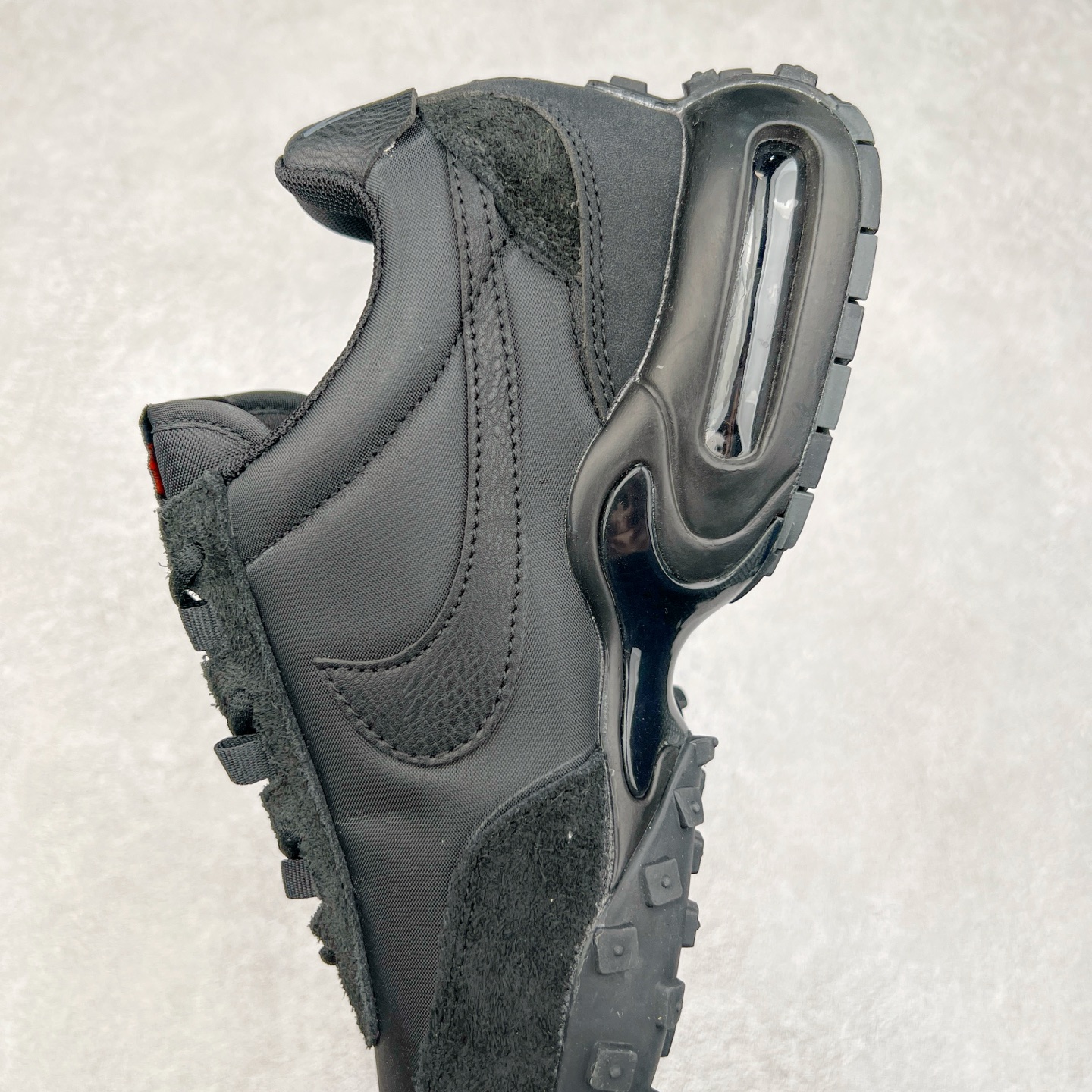 图片[7]-NK Air Max Waffle SP 复古气垫运动鞋 FV6946-001 Air Max Waffle 带来了新的变化，这款鞋融合了 Air Max Plus 与 Waffle Trainer 这两款鞋的经典元素，打造出根植于传统的大胆创新设计。它采纳了 Air Max Plus 的中底构造与 Tuned Air 缓震系统，可提供无与伦比的舒适感受。与此同时，还将 70 年代 Waffle Trainer 的轻质鞋面与标志性的华夫格外底设计融入其中。搭载了 Nike 标志性的可见 Air Max 气垫单元，提供卓越的缓震效果，而其华夫格图案的外底则确保了出色的抓地力。实拍调校N版已经零色差零失真 百分百还原实物色彩所见即所得 不存在货不对板色差等低级问题 选购参考实物拍摄 不混卖不参货 只用心做好货严格选品 承诺混一赔十 尺码：36 36.5 37.5 38 38.5 39 40 40.5 41 42 42.5 43 44 44.5 45-选品中心