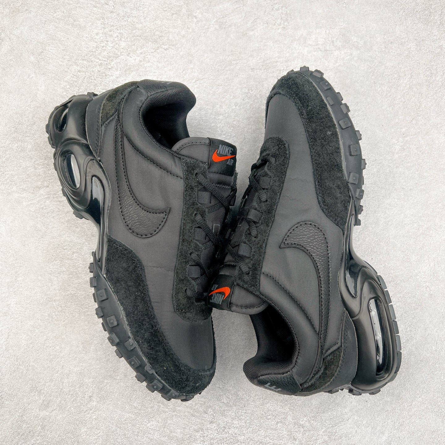 图片[3]-NK Air Max Waffle SP 复古气垫运动鞋 FV6946-001 Air Max Waffle 带来了新的变化，这款鞋融合了 Air Max Plus 与 Waffle Trainer 这两款鞋的经典元素，打造出根植于传统的大胆创新设计。它采纳了 Air Max Plus 的中底构造与 Tuned Air 缓震系统，可提供无与伦比的舒适感受。与此同时，还将 70 年代 Waffle Trainer 的轻质鞋面与标志性的华夫格外底设计融入其中。搭载了 Nike 标志性的可见 Air Max 气垫单元，提供卓越的缓震效果，而其华夫格图案的外底则确保了出色的抓地力。实拍调校N版已经零色差零失真 百分百还原实物色彩所见即所得 不存在货不对板色差等低级问题 选购参考实物拍摄 不混卖不参货 只用心做好货严格选品 承诺混一赔十 尺码：36 36.5 37.5 38 38.5 39 40 40.5 41 42 42.5 43 44 44.5 45-选品中心