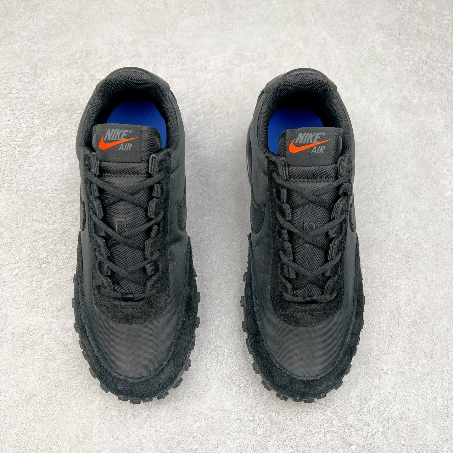 图片[2]-NK Air Max Waffle SP 复古气垫运动鞋 FV6946-001 Air Max Waffle 带来了新的变化，这款鞋融合了 Air Max Plus 与 Waffle Trainer 这两款鞋的经典元素，打造出根植于传统的大胆创新设计。它采纳了 Air Max Plus 的中底构造与 Tuned Air 缓震系统，可提供无与伦比的舒适感受。与此同时，还将 70 年代 Waffle Trainer 的轻质鞋面与标志性的华夫格外底设计融入其中。搭载了 Nike 标志性的可见 Air Max 气垫单元，提供卓越的缓震效果，而其华夫格图案的外底则确保了出色的抓地力。实拍调校N版已经零色差零失真 百分百还原实物色彩所见即所得 不存在货不对板色差等低级问题 选购参考实物拍摄 不混卖不参货 只用心做好货严格选品 承诺混一赔十 尺码：36 36.5 37.5 38 38.5 39 40 40.5 41 42 42.5 43 44 44.5 45-选品中心