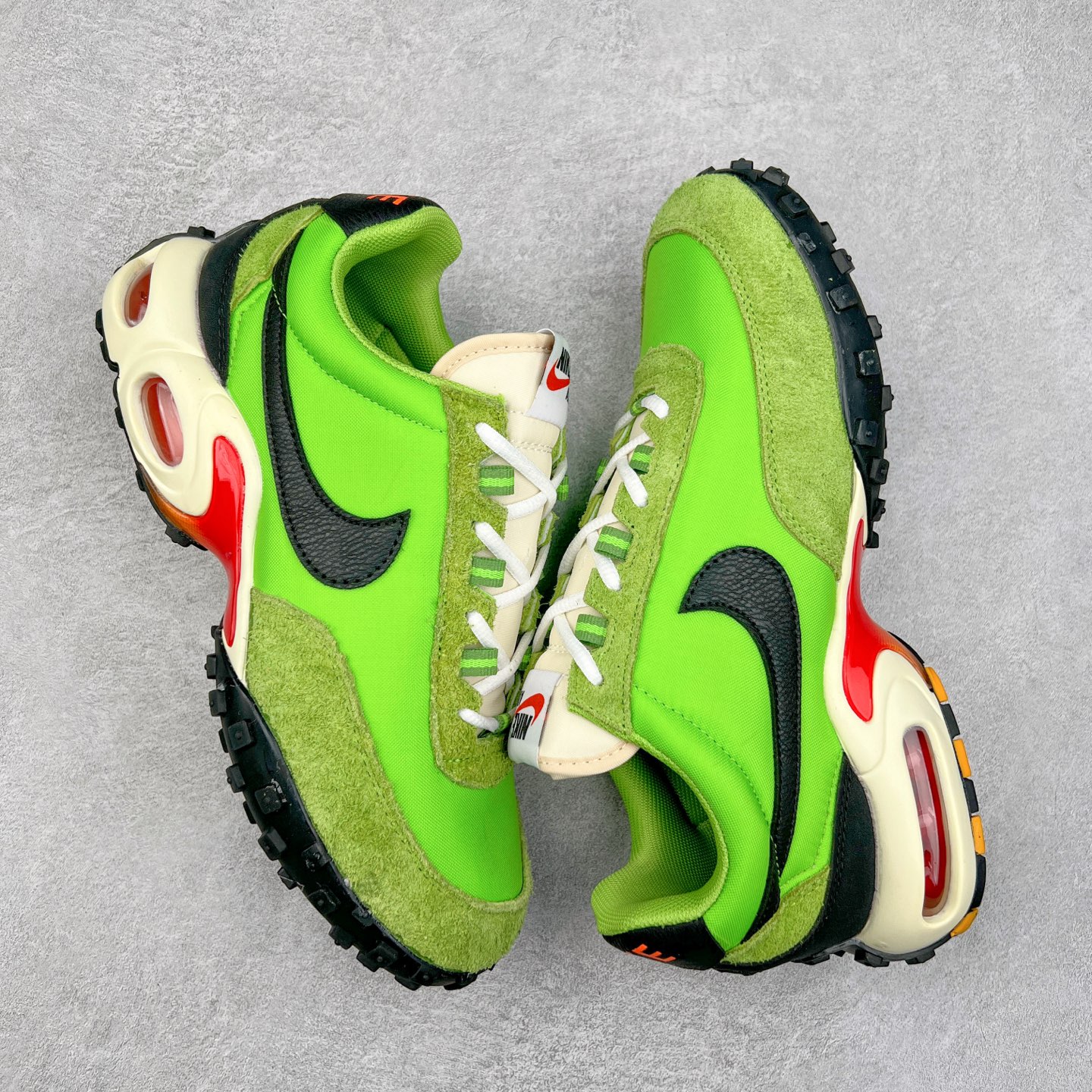 图片[3]-NK Air Max Waffle SP 复古气垫运动鞋 FV6946-301 Air Max Waffle 带来了新的变化，这款鞋融合了 Air Max Plus 与 Waffle Trainer 这两款鞋的经典元素，打造出根植于传统的大胆创新设计。它采纳了 Air Max Plus 的中底构造与 Tuned Air 缓震系统，可提供无与伦比的舒适感受。与此同时，还将 70 年代 Waffle Trainer 的轻质鞋面与标志性的华夫格外底设计融入其中。搭载了 Nike 标志性的可见 Air Max 气垫单元，提供卓越的缓震效果，而其华夫格图案的外底则确保了出色的抓地力。实拍调校N版已经零色差零失真 百分百还原实物色彩所见即所得 不存在货不对板色差等低级问题 选购参考实物拍摄 不混卖不参货 只用心做好货严格选品 承诺混一赔十 尺码：36 36.5 37.5 38 38.5 39 40 40.5 41 42 42.5 43 44 44.5 45-选品中心