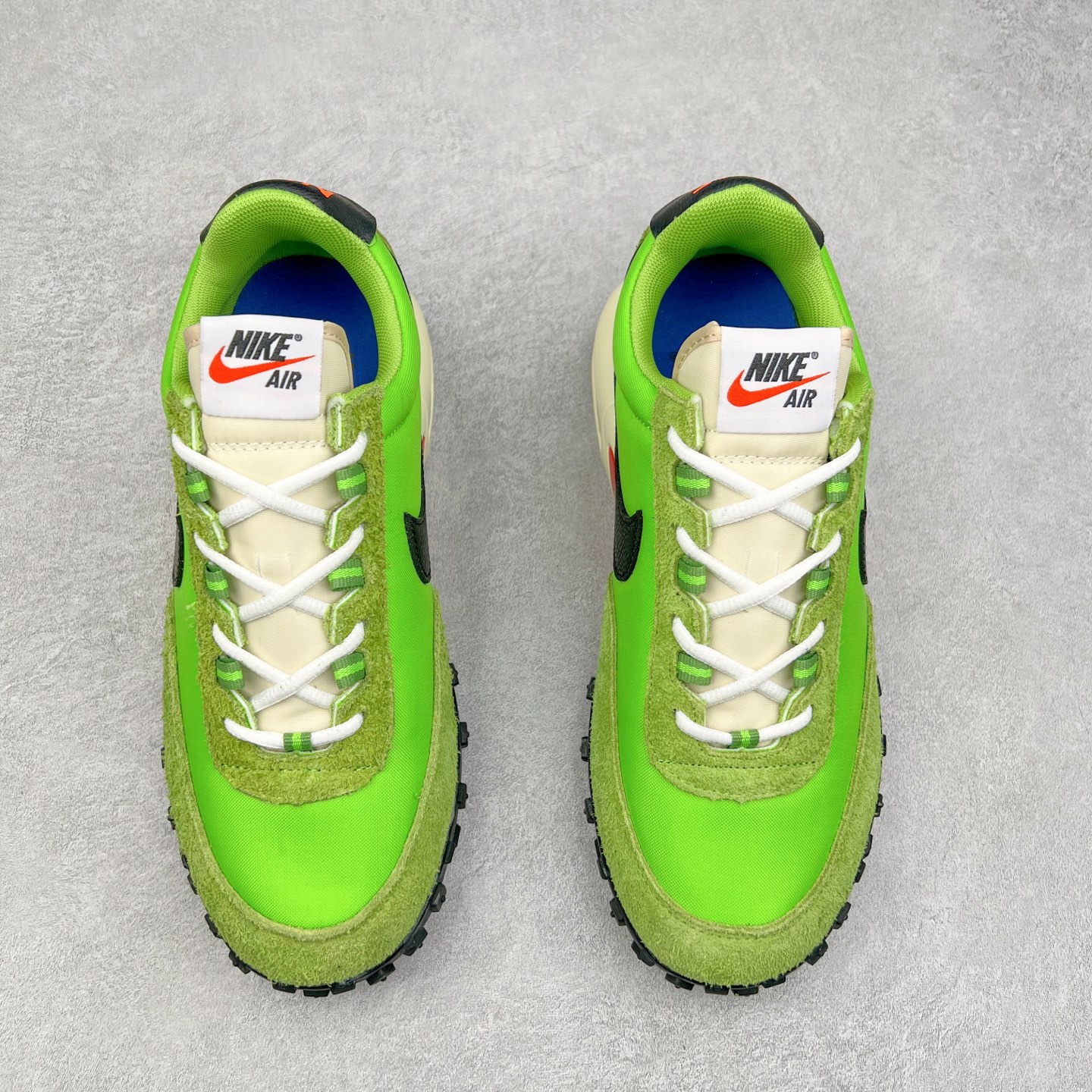 图片[2]-NK Air Max Waffle SP 复古气垫运动鞋 FV6946-301 Air Max Waffle 带来了新的变化，这款鞋融合了 Air Max Plus 与 Waffle Trainer 这两款鞋的经典元素，打造出根植于传统的大胆创新设计。它采纳了 Air Max Plus 的中底构造与 Tuned Air 缓震系统，可提供无与伦比的舒适感受。与此同时，还将 70 年代 Waffle Trainer 的轻质鞋面与标志性的华夫格外底设计融入其中。搭载了 Nike 标志性的可见 Air Max 气垫单元，提供卓越的缓震效果，而其华夫格图案的外底则确保了出色的抓地力。实拍调校N版已经零色差零失真 百分百还原实物色彩所见即所得 不存在货不对板色差等低级问题 选购参考实物拍摄 不混卖不参货 只用心做好货严格选品 承诺混一赔十 尺码：36 36.5 37.5 38 38.5 39 40 40.5 41 42 42.5 43 44 44.5 45-选品中心