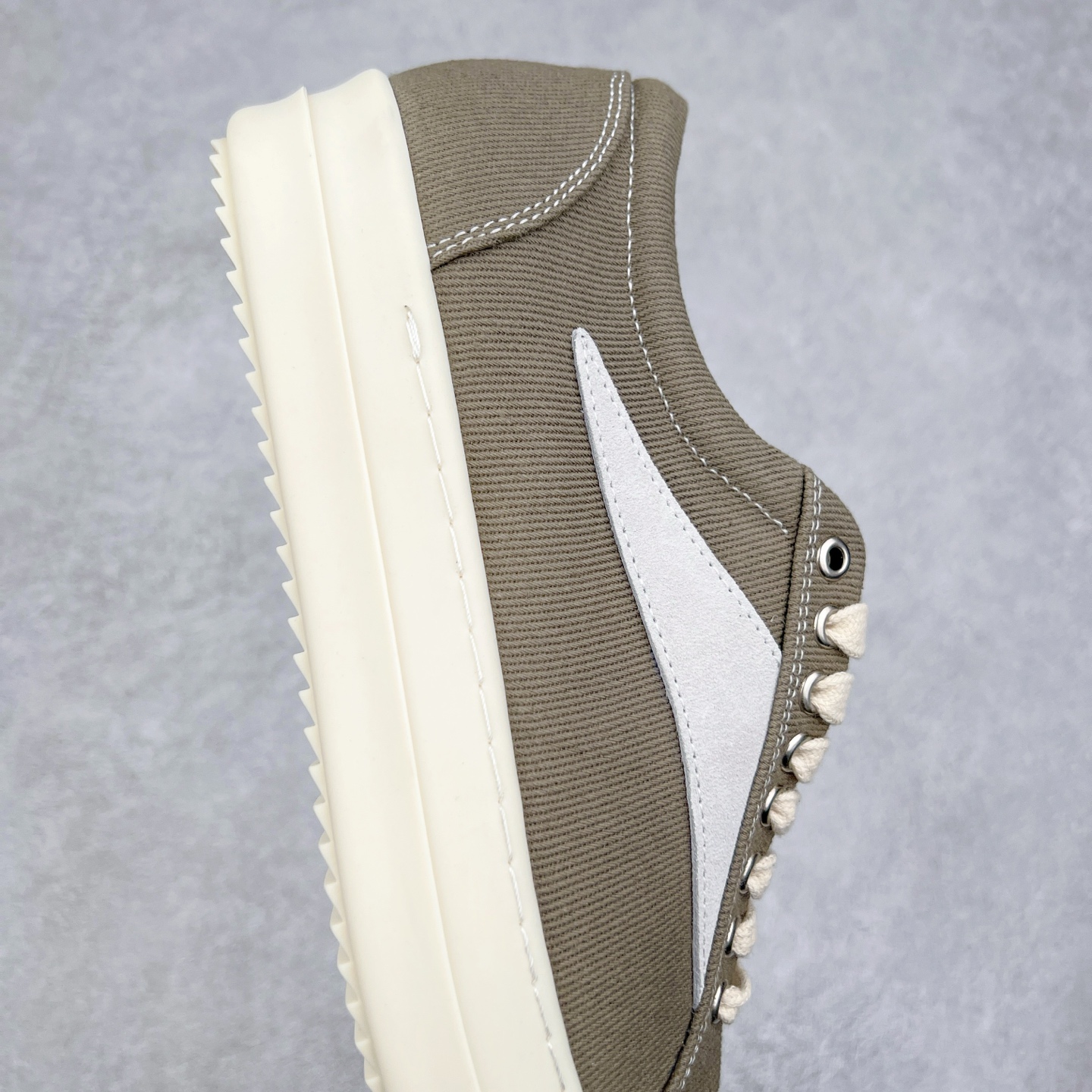 图片[6]-Rick Owens 瑞克·欧文斯 RO低帮布面时尚板鞋 一比一规格礼盒装 重达3斤以上 配有日文、英文 双语种配件卡片 细节诠释 一件不落 鞋盒三标 正面+底部都一一做到 虽然增加不了实质的成本 但是打磨产品的细节 再微小也会还原 尺码：35 36 37 38 39 40 41 42 43 44 45-选品中心