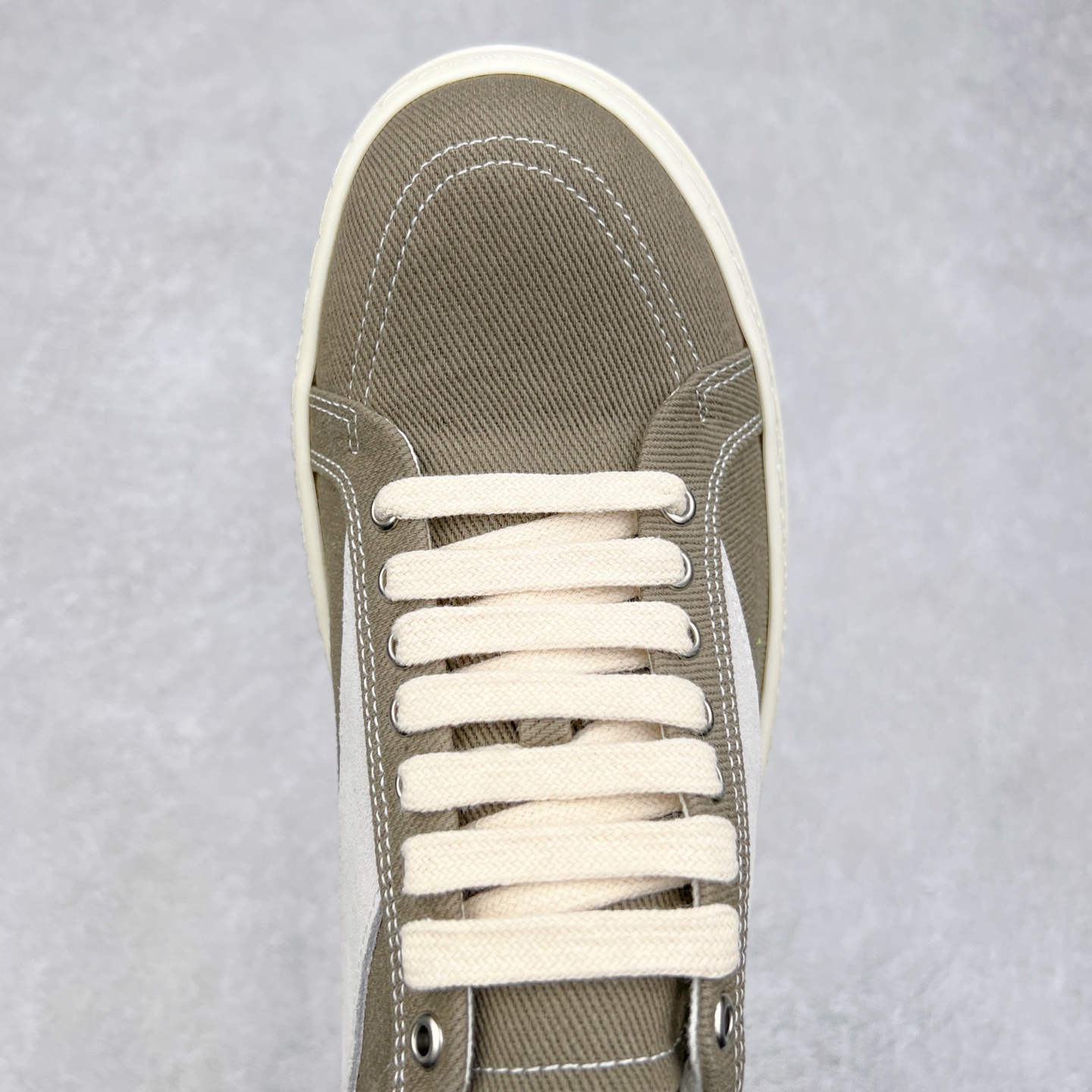 图片[4]-Rick Owens 瑞克·欧文斯 RO低帮布面时尚板鞋 一比一规格礼盒装 重达3斤以上 配有日文、英文 双语种配件卡片 细节诠释 一件不落 鞋盒三标 正面+底部都一一做到 虽然增加不了实质的成本 但是打磨产品的细节 再微小也会还原 尺码：35 36 37 38 39 40 41 42 43 44 45-选品中心