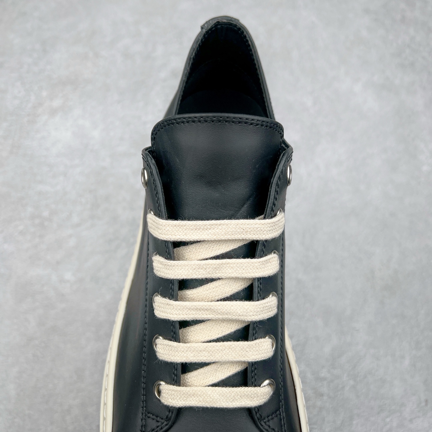 图片[5]-Rick Owens 瑞克·欧文斯 RO低帮布面时尚板鞋 一比一规格礼盒装 重达3斤以上 配有日文、英文 双语种配件卡片 细节诠释 一件不落 鞋盒三标 正面+底部都一一做到 虽然增加不了实质的成本 但是打磨产品的细节 再微小也会还原 尺码：35 36 37 38 39 40 41 42 43 44 45-选品中心