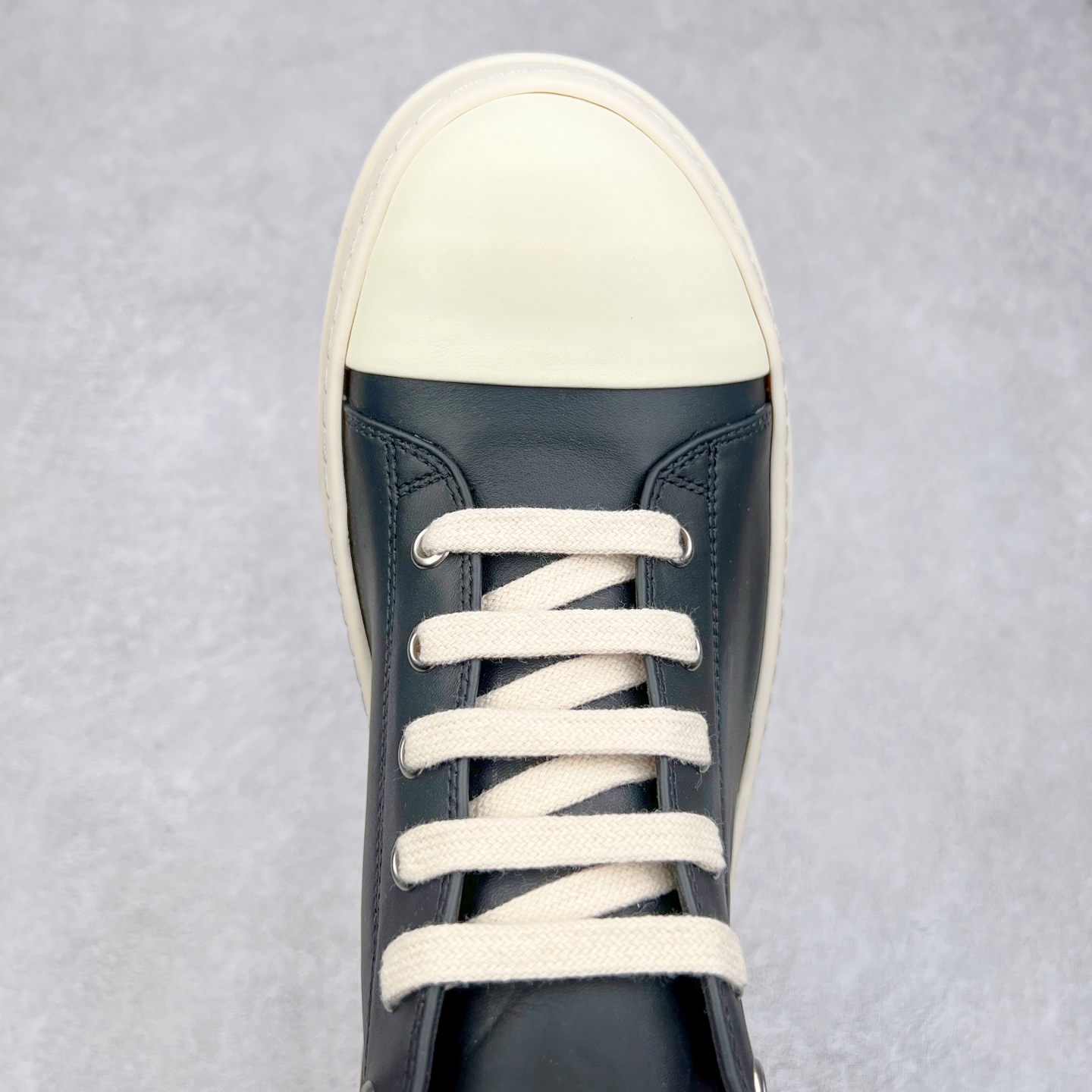 图片[4]-Rick Owens 瑞克·欧文斯 RO低帮布面时尚板鞋 一比一规格礼盒装 重达3斤以上 配有日文、英文 双语种配件卡片 细节诠释 一件不落 鞋盒三标 正面+底部都一一做到 虽然增加不了实质的成本 但是打磨产品的细节 再微小也会还原 尺码：35 36 37 38 39 40 41 42 43 44 45-选品中心