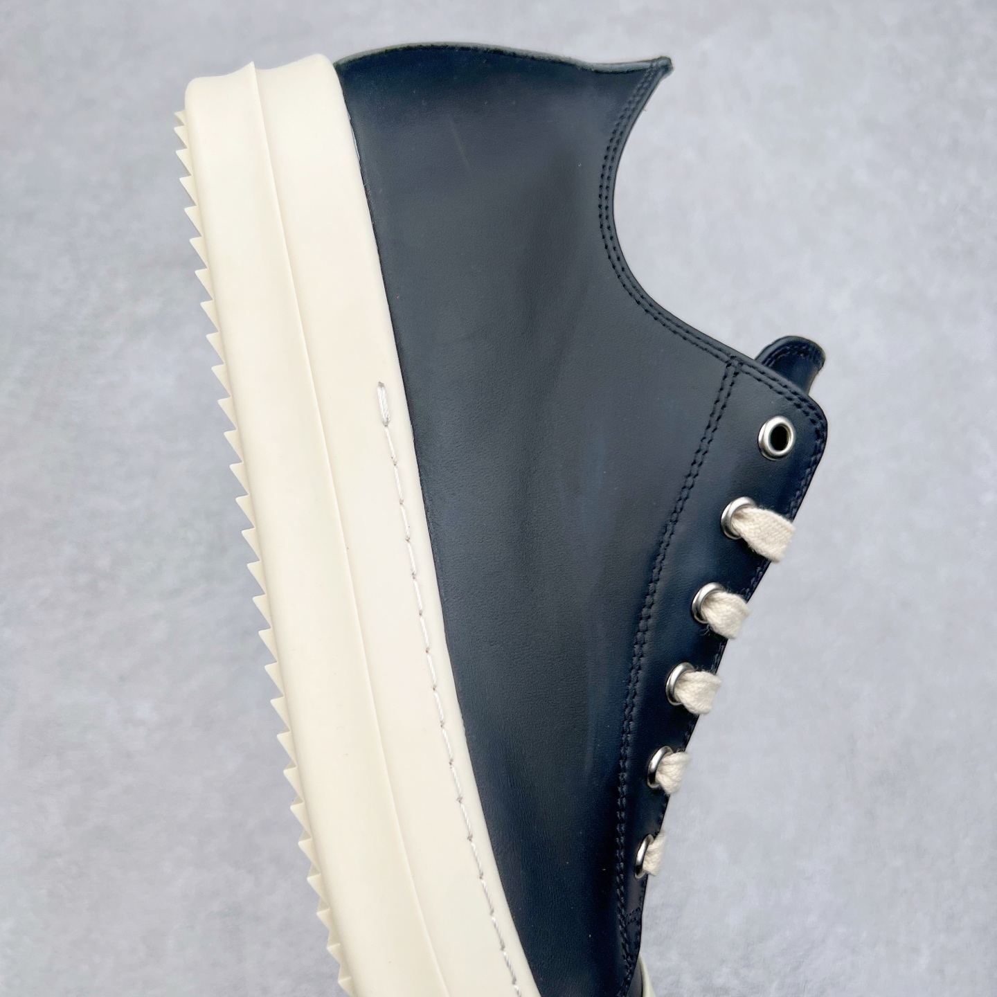 图片[6]-Rick Owens 瑞克·欧文斯 RO低帮布面时尚板鞋 一比一规格礼盒装 重达3斤以上 配有日文、英文 双语种配件卡片 细节诠释 一件不落 鞋盒三标 正面+底部都一一做到 虽然增加不了实质的成本 但是打磨产品的细节 再微小也会还原 尺码：35 36 37 38 39 40 41 42 43 44 45-选品中心