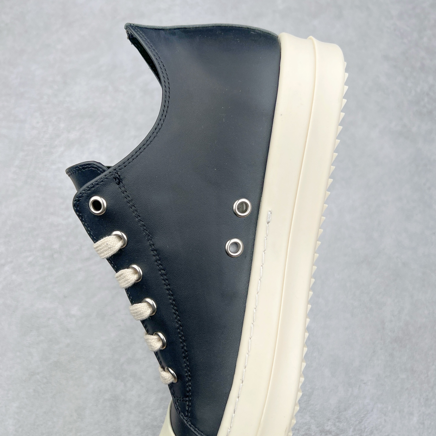 图片[7]-Rick Owens 瑞克·欧文斯 RO低帮布面时尚板鞋 一比一规格礼盒装 重达3斤以上 配有日文、英文 双语种配件卡片 细节诠释 一件不落 鞋盒三标 正面+底部都一一做到 虽然增加不了实质的成本 但是打磨产品的细节 再微小也会还原 尺码：35 36 37 38 39 40 41 42 43 44 45-选品中心