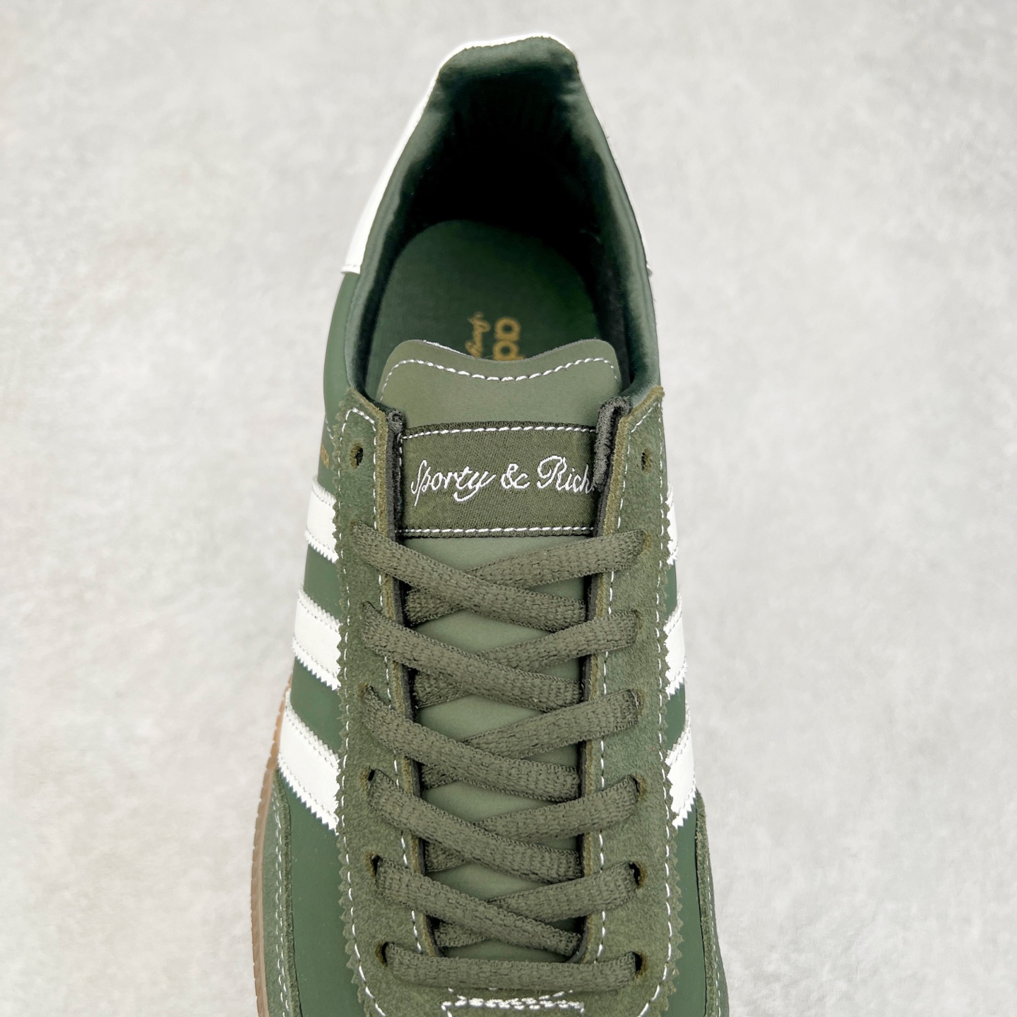 图片[5]-AD Originals Handball SPZL 手球运动员系列百搭休闲运动板鞋 JP7067 这款来自阿迪达斯的这款HANDBALL SPZL前身是一双手球运动鞋，这一次拿来复刻，所以鞋面的主要色彩选用了黑色， 鞋面外侧除了Spezial字母之外还有三叶草标志。Handball SPZL作为复古手球训练鞋与作为室内足球鞋的Samba有着异曲同工之处，但是质感更为出众的鞋身以及丰富的配色选择比起Samba来讲可以说是更胜一筹了！尺码：36 36⅔ 37⅓ 38 38⅔ 39⅓ 40 40⅔ 41⅓ 42 42⅔ 43⅓ 44 45-选品中心