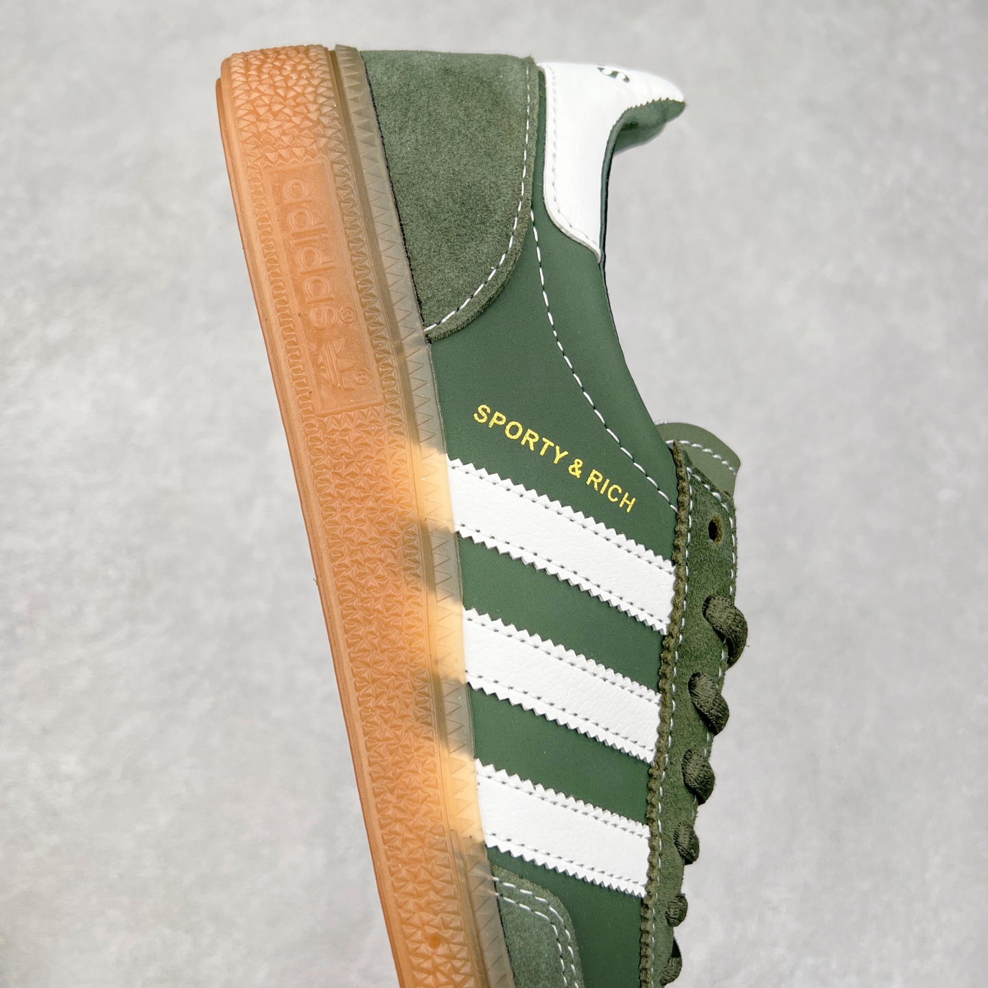 图片[6]-AD Originals Handball SPZL 手球运动员系列百搭休闲运动板鞋 JP7067 这款来自阿迪达斯的这款HANDBALL SPZL前身是一双手球运动鞋，这一次拿来复刻，所以鞋面的主要色彩选用了黑色， 鞋面外侧除了Spezial字母之外还有三叶草标志。Handball SPZL作为复古手球训练鞋与作为室内足球鞋的Samba有着异曲同工之处，但是质感更为出众的鞋身以及丰富的配色选择比起Samba来讲可以说是更胜一筹了！尺码：36 36⅔ 37⅓ 38 38⅔ 39⅓ 40 40⅔ 41⅓ 42 42⅔ 43⅓ 44 45-选品中心