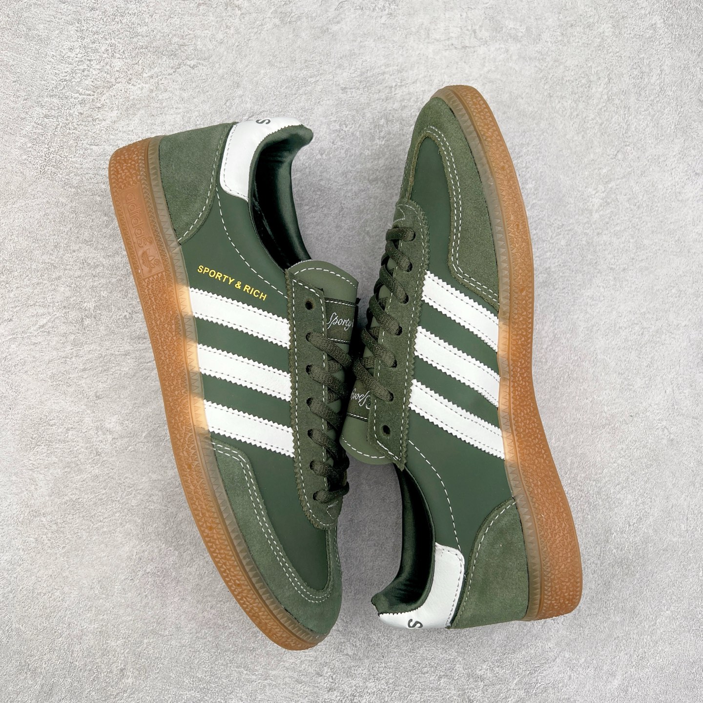 图片[3]-AD Originals Handball SPZL 手球运动员系列百搭休闲运动板鞋 JP7067 这款来自阿迪达斯的这款HANDBALL SPZL前身是一双手球运动鞋，这一次拿来复刻，所以鞋面的主要色彩选用了黑色， 鞋面外侧除了Spezial字母之外还有三叶草标志。Handball SPZL作为复古手球训练鞋与作为室内足球鞋的Samba有着异曲同工之处，但是质感更为出众的鞋身以及丰富的配色选择比起Samba来讲可以说是更胜一筹了！尺码：36 36⅔ 37⅓ 38 38⅔ 39⅓ 40 40⅔ 41⅓ 42 42⅔ 43⅓ 44 45-选品中心