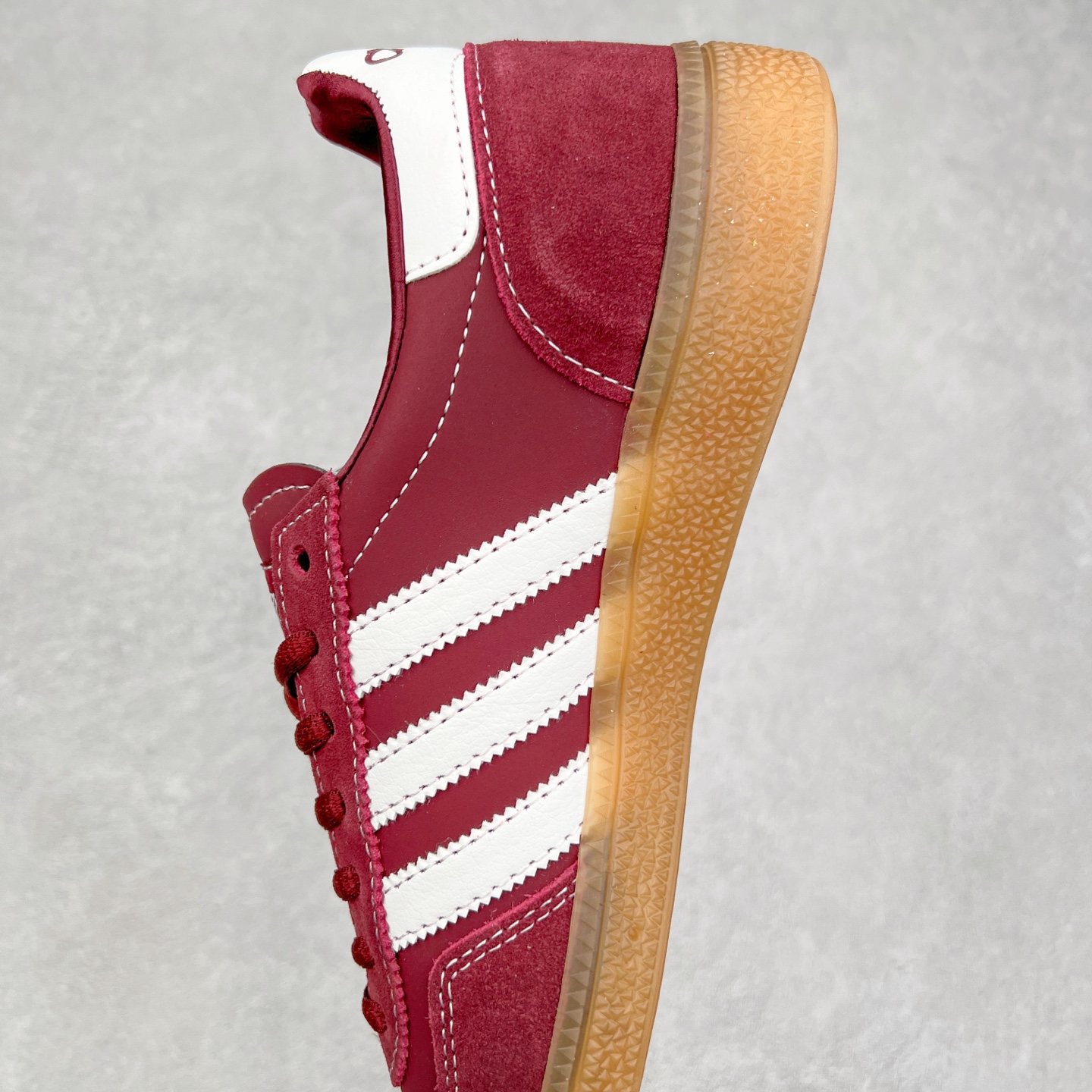 图片[7]-AD Originals Handball SPZL 手球运动员系列百搭休闲运动板鞋 JP7068 这款来自阿迪达斯的这款HANDBALL SPZL前身是一双手球运动鞋，这一次拿来复刻，所以鞋面的主要色彩选用了黑色， 鞋面外侧除了Spezial字母之外还有三叶草标志。Handball SPZL作为复古手球训练鞋与作为室内足球鞋的Samba有着异曲同工之处，但是质感更为出众的鞋身以及丰富的配色选择比起Samba来讲可以说是更胜一筹了！尺码：36 36⅔ 37⅓ 38 38⅔ 39⅓ 40 40⅔ 41⅓ 42 42⅔ 43⅓ 44 45-选品中心