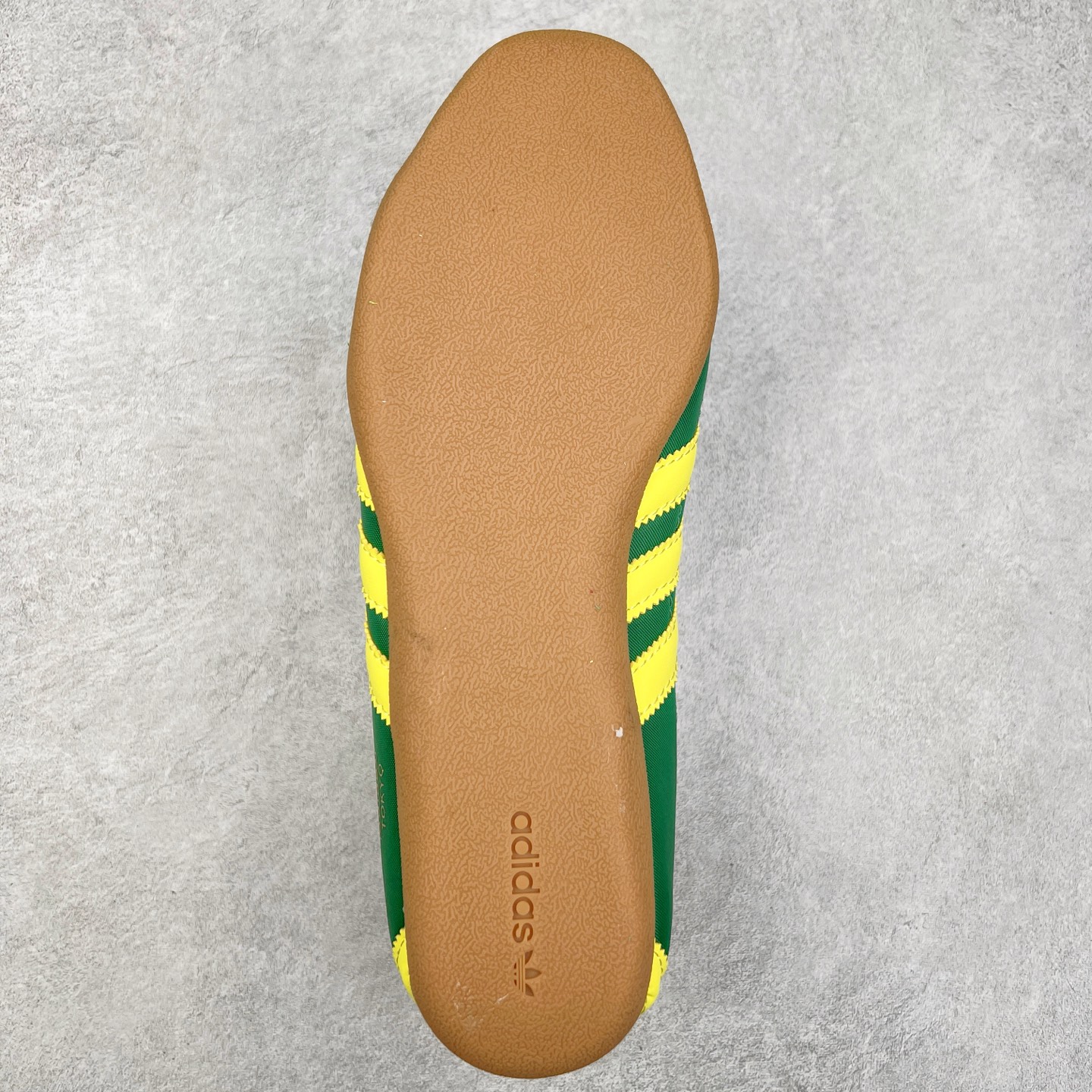 图片[9]-AD Originals Tokyo 东京限定系列复古百搭薄底德训风低帮休闲运动T头鞋 JI3298 ORIGINALS 挖掘复古运动基因，文 将经典与现代完美融合，推出薄底鞋系列，引起潮流趋势。此次COSTS带来的是ADIDAS ORIGINALS TOKYO系列黑白两款百搭配色，鞋款鞋面舒适贴合脚面， 同时采用柔软材质，穿着轻便舒适；中底缓震性能，鞋底有一定弹性，日常穿搭舒适且防滑。尺码：35⅔ 36 36⅔ 37⅓ 38 38⅔ 39⅓ 40 40⅔ 41⅓ 42 42⅔ 43⅓ 44 45-选品中心