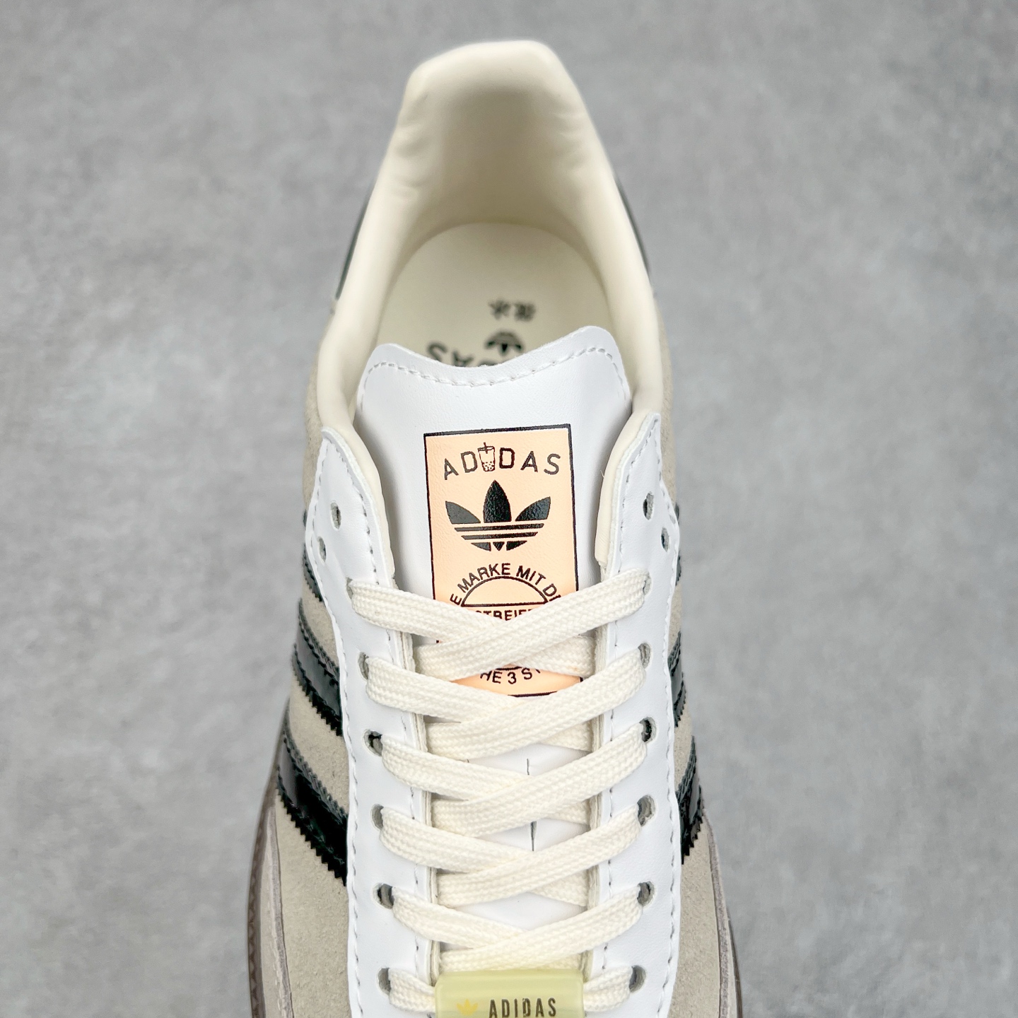 图片[5]-AD Original Samba OG 复古经典轻便板鞋 JP5197 这款桑巴鞋展示了高质量的工艺 带有装饰的超锁缝制和无缝的手感 柔软、柔软的皮革造型和标志性的3条纹完成了精致的外观 正规合身鞋带 鞋面上有绒面鞋垫 橡胶鞋底 享受正畸套筒软感 自50年代首次亮相以来就一直在赢得粉丝的青睐 尺码：36 36.5 37.5 38 38.5 39 40 40.5 41 42 42.5 43 44 44.5 45-选品中心