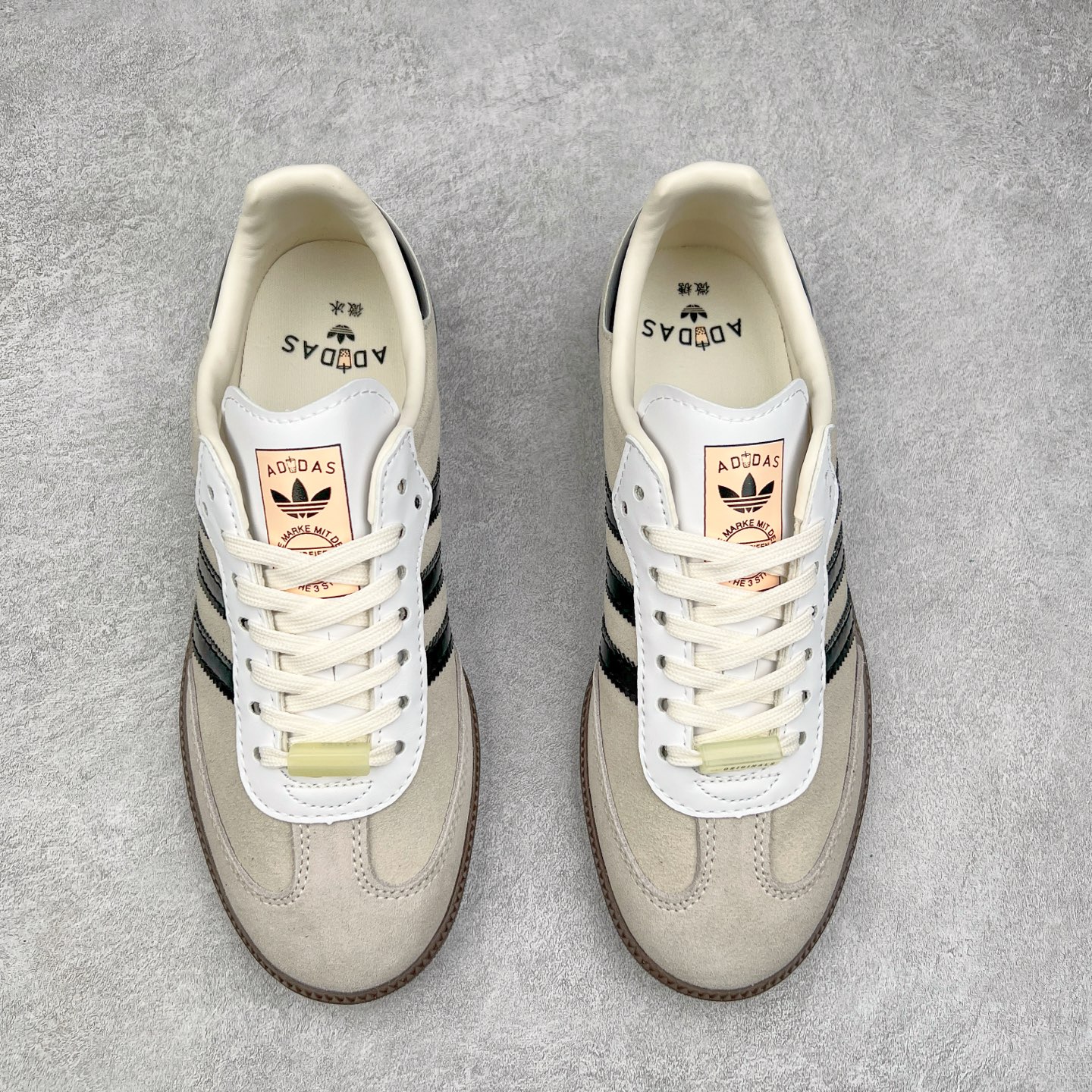 图片[2]-AD Original Samba OG 复古经典轻便板鞋 JP5197 这款桑巴鞋展示了高质量的工艺 带有装饰的超锁缝制和无缝的手感 柔软、柔软的皮革造型和标志性的3条纹完成了精致的外观 正规合身鞋带 鞋面上有绒面鞋垫 橡胶鞋底 享受正畸套筒软感 自50年代首次亮相以来就一直在赢得粉丝的青睐 尺码：36 36.5 37.5 38 38.5 39 40 40.5 41 42 42.5 43 44 44.5 45-选品中心