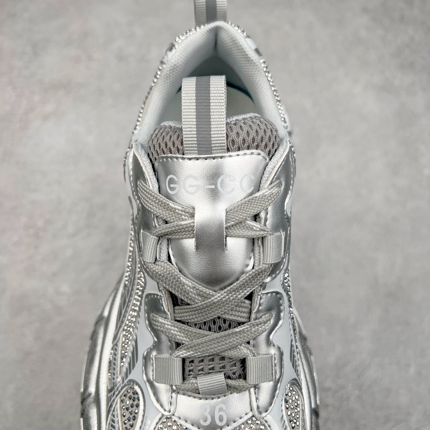 图片[5]-GG-CC Chunky Low安哥拉红休闲运动老爹鞋系列 广东大厂出品 完美细节 25ss春季新款 大长腿 时髦look轻松定格 不费力展现率性氛围 酷帅机能风不规则设计大底 GGCC 银灰红色拼色造型设计 轻便舒适百搭 不管怎么搭都敲好看~尺码：35 36 37 38 39 40-选品中心