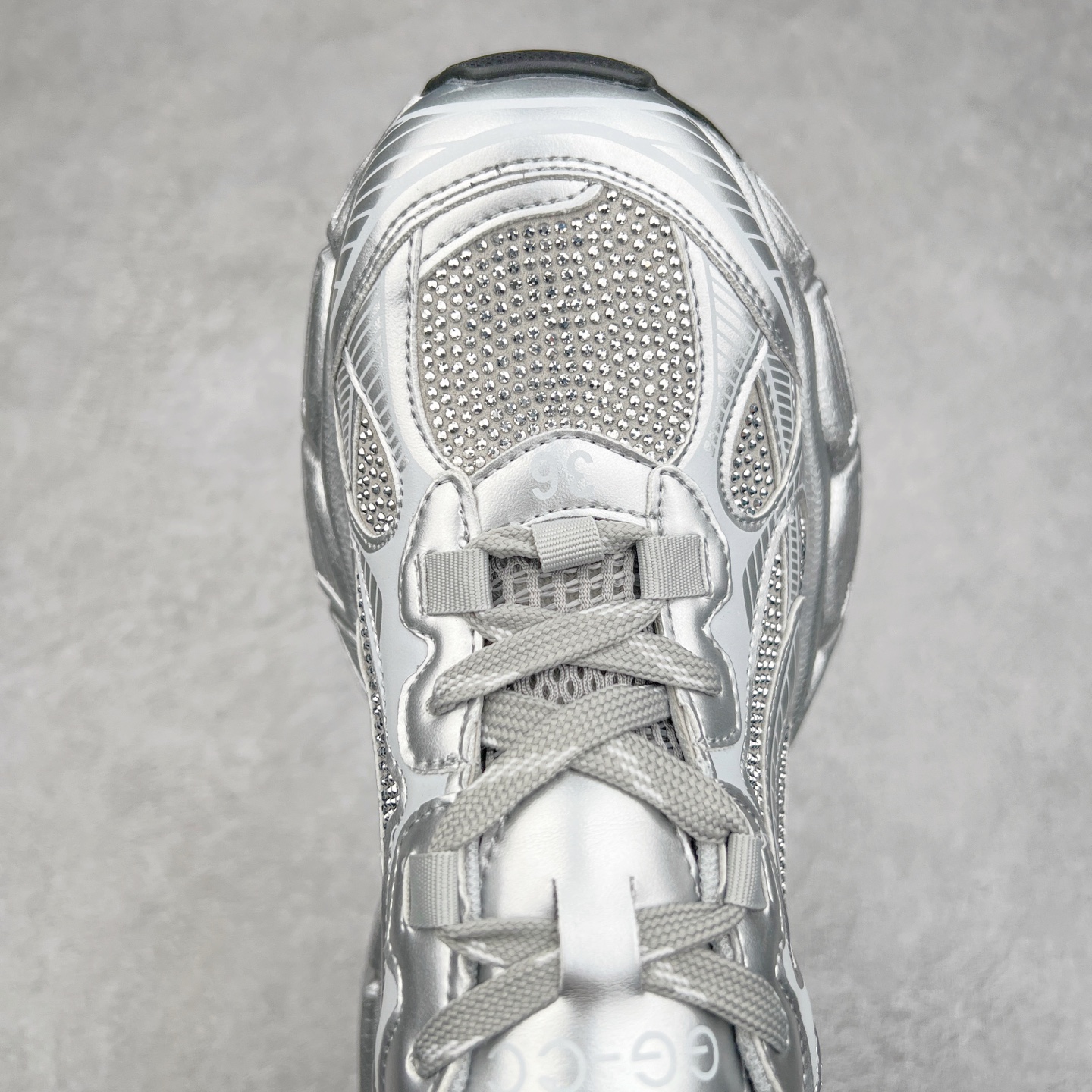 图片[4]-GG-CC Chunky Low安哥拉红休闲运动老爹鞋系列 广东大厂出品 完美细节 25ss春季新款 大长腿 时髦look轻松定格 不费力展现率性氛围 酷帅机能风不规则设计大底 GGCC 银灰红色拼色造型设计 轻便舒适百搭 不管怎么搭都敲好看~尺码：35 36 37 38 39 40-选品中心