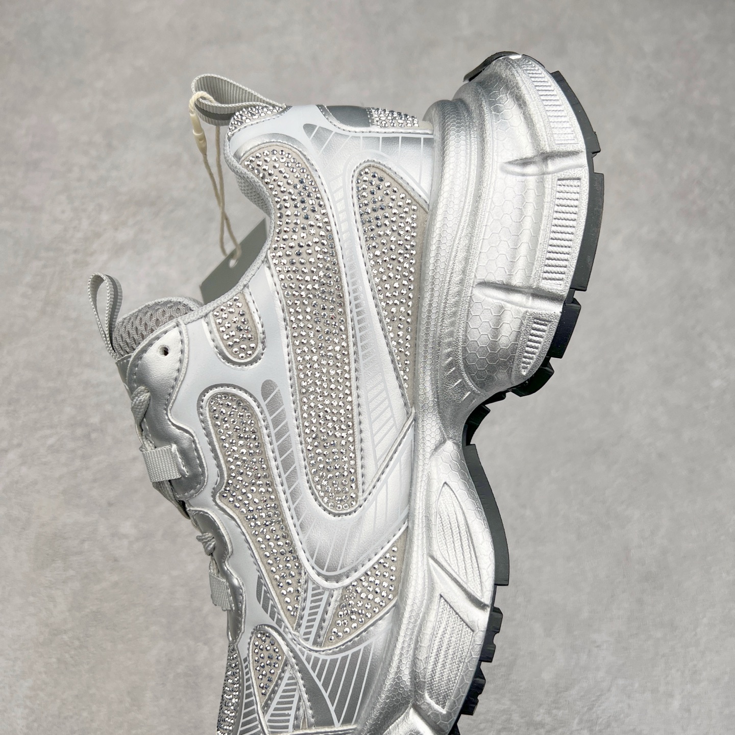 图片[7]-GG-CC Chunky Low安哥拉红休闲运动老爹鞋系列 广东大厂出品 完美细节 25ss春季新款 大长腿 时髦look轻松定格 不费力展现率性氛围 酷帅机能风不规则设计大底 GGCC 银灰红色拼色造型设计 轻便舒适百搭 不管怎么搭都敲好看~尺码：35 36 37 38 39 40-选品中心