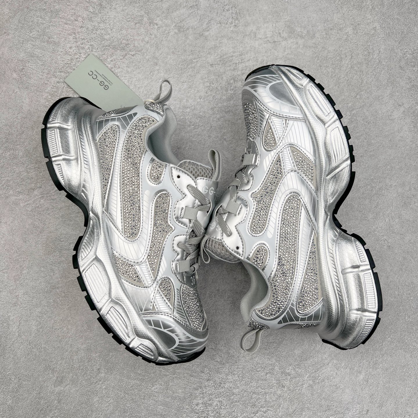 图片[3]-GG-CC Chunky Low安哥拉红休闲运动老爹鞋系列 广东大厂出品 完美细节 25ss春季新款 大长腿 时髦look轻松定格 不费力展现率性氛围 酷帅机能风不规则设计大底 GGCC 银灰红色拼色造型设计 轻便舒适百搭 不管怎么搭都敲好看~尺码：35 36 37 38 39 40-选品中心