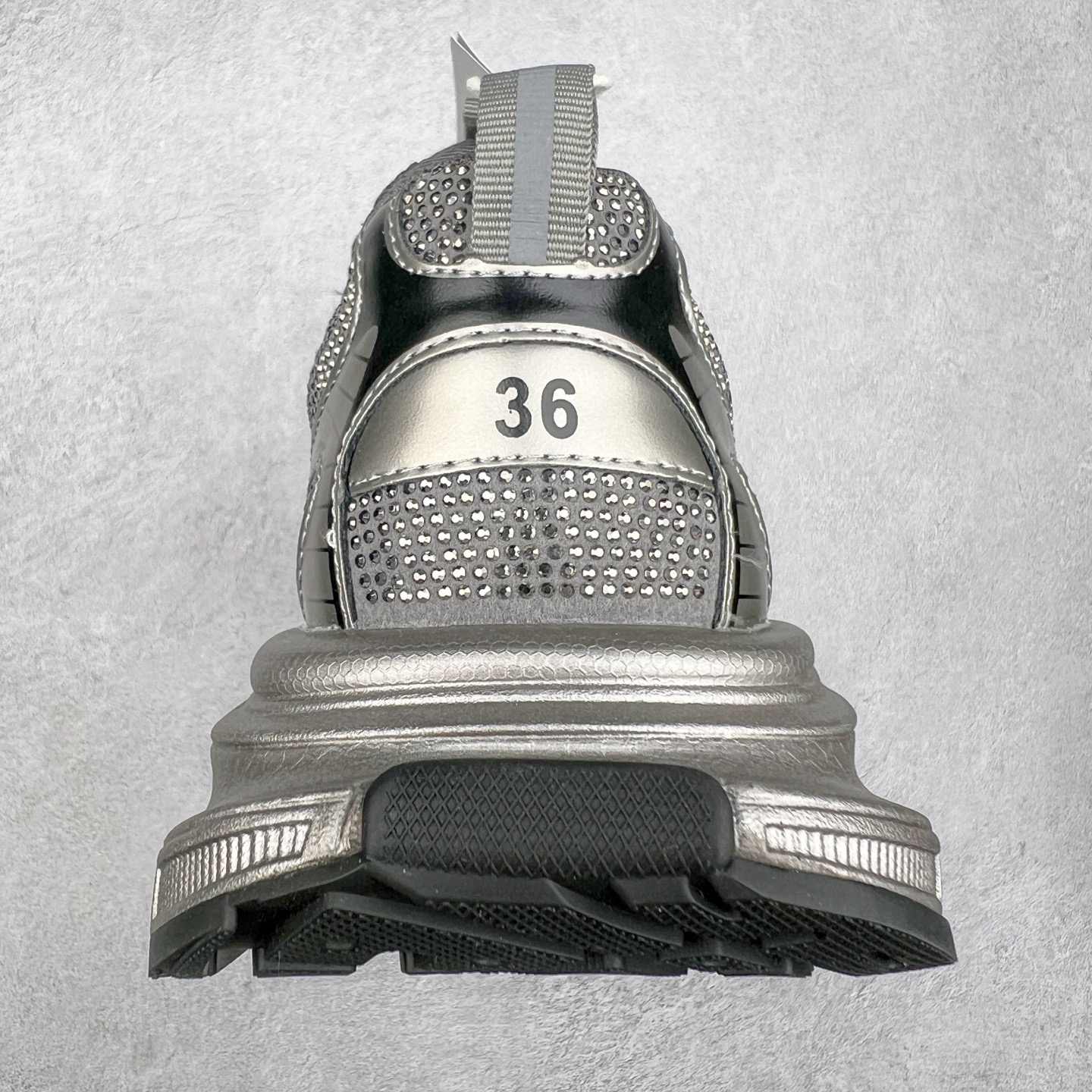 图片[8]-GG-CC Chunky Low安哥拉红休闲运动老爹鞋系列 广东大厂出品 完美细节 25ss春季新款 大长腿 时髦look轻松定格 不费力展现率性氛围 酷帅机能风不规则设计大底 GGCC 银灰红色拼色造型设计 轻便舒适百搭 不管怎么搭都敲好看~尺码：35 36 37 38 39 40-选品中心