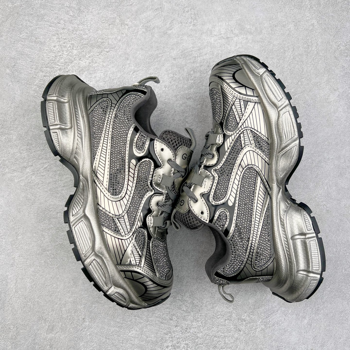 图片[3]-GG-CC Chunky Low安哥拉红休闲运动老爹鞋系列 广东大厂出品 完美细节 25ss春季新款 大长腿 时髦look轻松定格 不费力展现率性氛围 酷帅机能风不规则设计大底 GGCC 银灰红色拼色造型设计 轻便舒适百搭 不管怎么搭都敲好看~尺码：35 36 37 38 39 40-选品中心