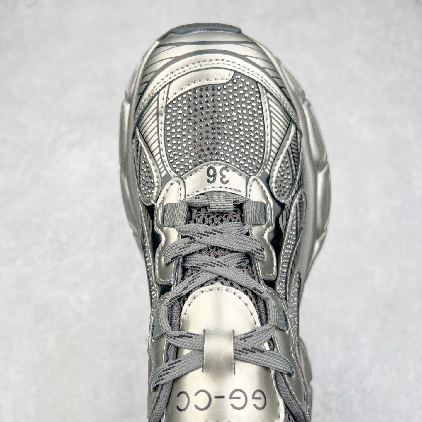 图片[4]-GG-CC Chunky Low安哥拉红休闲运动老爹鞋系列 广东大厂出品 完美细节 25ss春季新款 大长腿 时髦look轻松定格 不费力展现率性氛围 酷帅机能风不规则设计大底 GGCC 银灰红色拼色造型设计 轻便舒适百搭 不管怎么搭都敲好看~尺码：35 36 37 38 39 40-选品中心