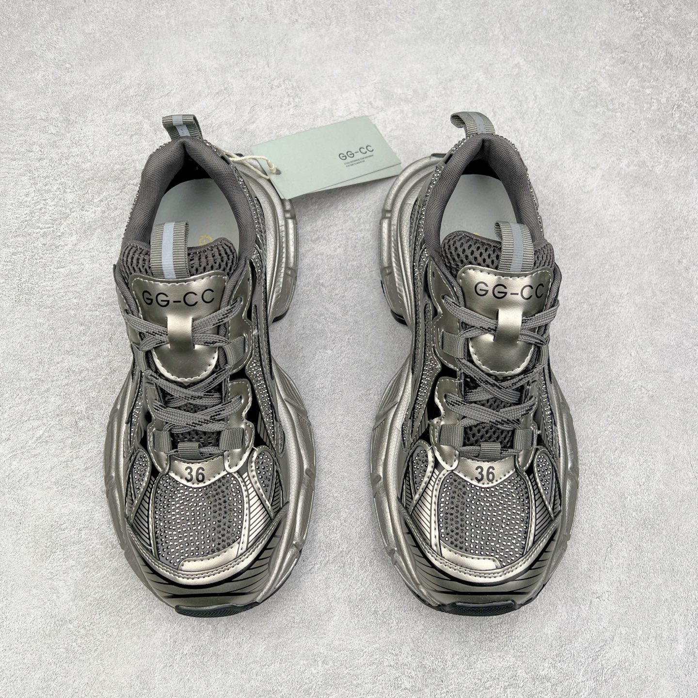 图片[2]-GG-CC Chunky Low安哥拉红休闲运动老爹鞋系列 广东大厂出品 完美细节 25ss春季新款 大长腿 时髦look轻松定格 不费力展现率性氛围 酷帅机能风不规则设计大底 GGCC 银灰红色拼色造型设计 轻便舒适百搭 不管怎么搭都敲好看~尺码：35 36 37 38 39 40-选品中心